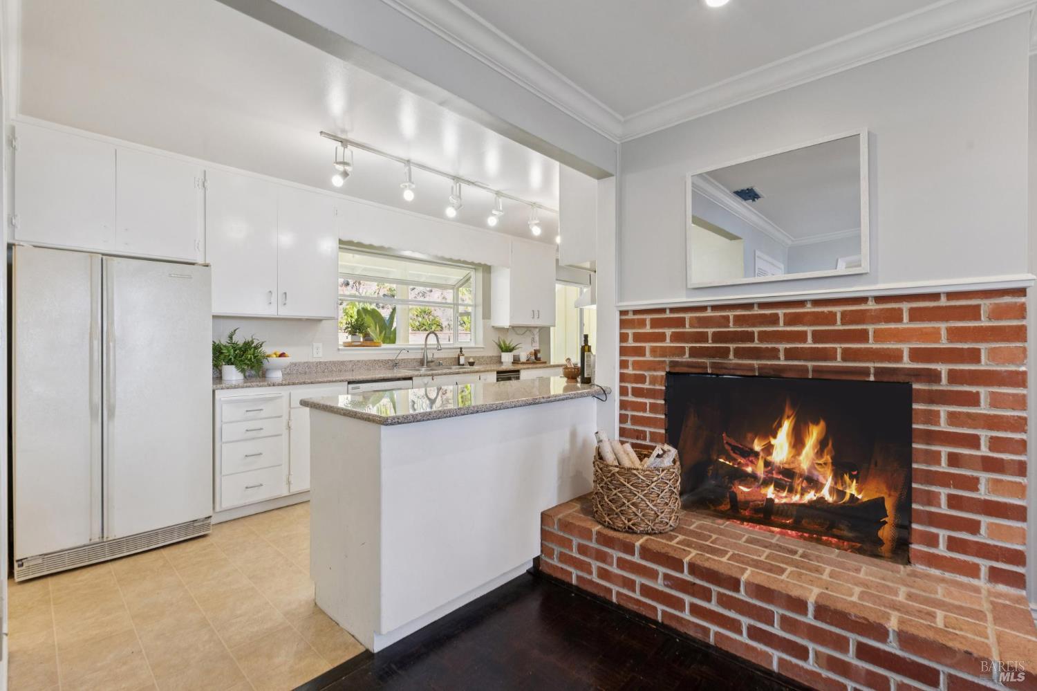 Detail Gallery Image 41 of 57 For 19 Mliss Ln, San Rafael,  CA 94901 - 4 Beds | 3 Baths