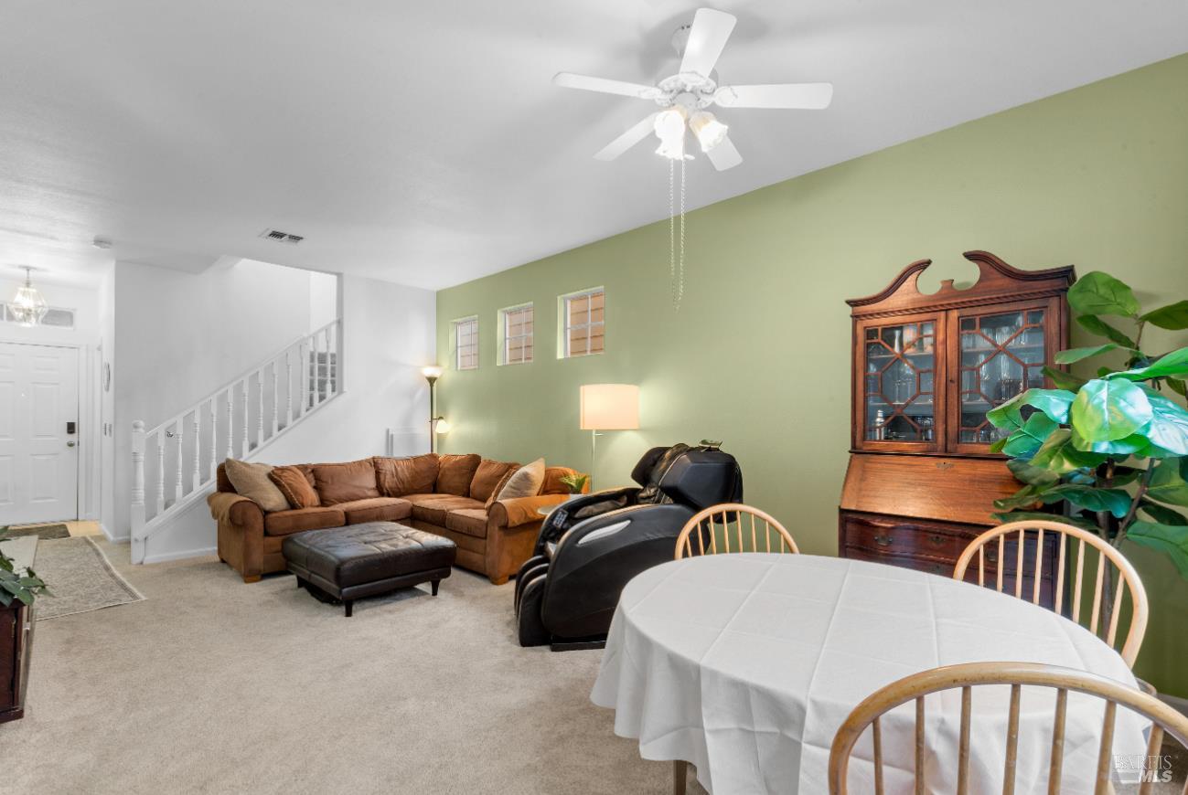 Detail Gallery Image 7 of 23 For 1028 Addison Cir, Petaluma,  CA 94952 - 3 Beds | 2/1 Baths