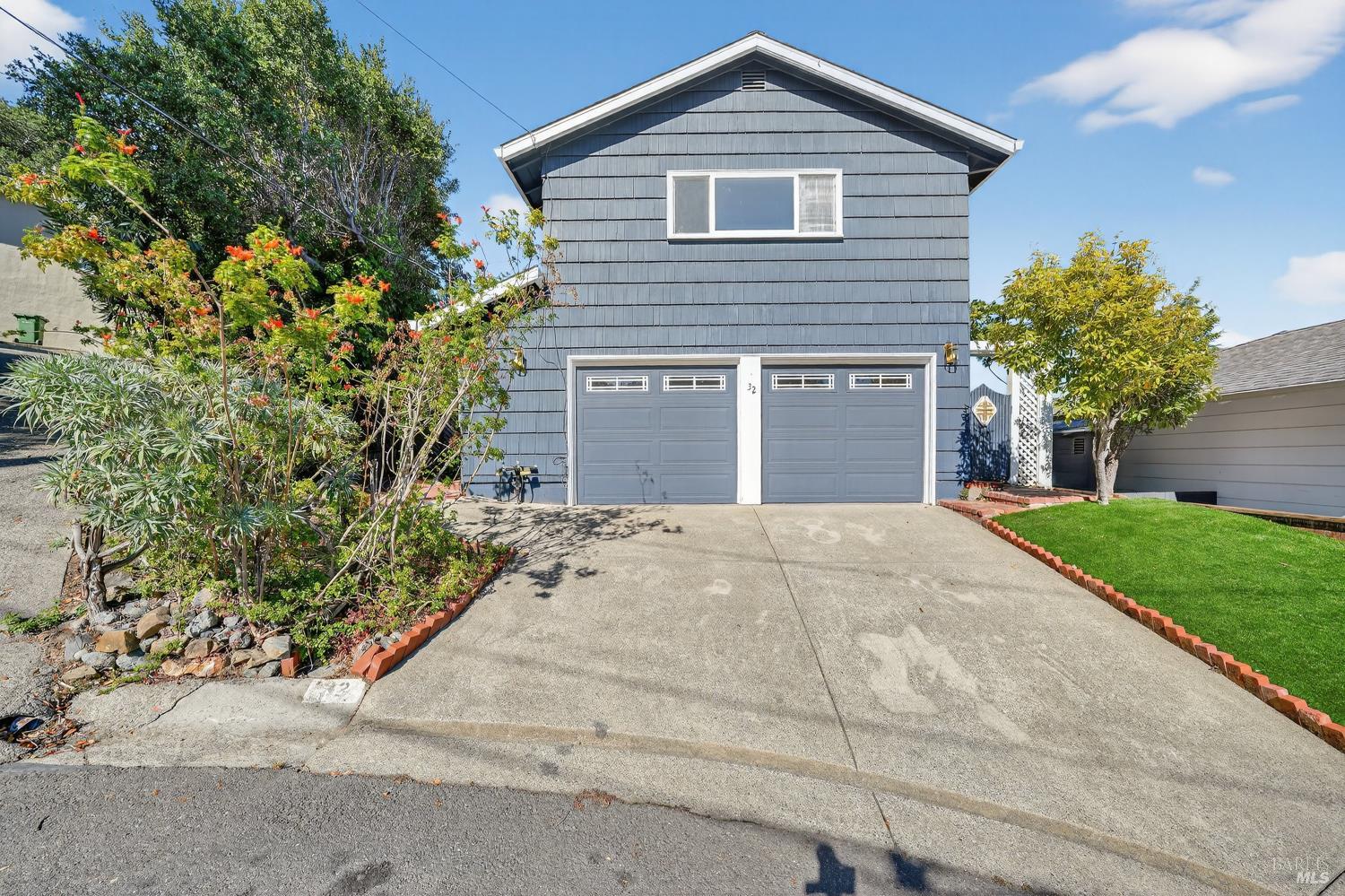 Detail Gallery Image 2 of 60 For 32 Los Robles Dr, San Rafael,  CA 94901 - 4 Beds | 3 Baths