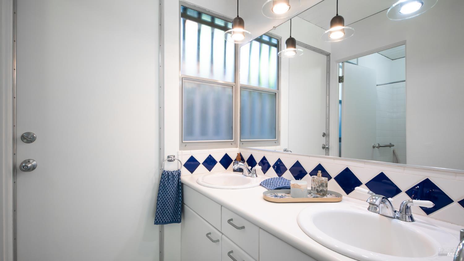 Detail Gallery Image 26 of 36 For 19 Mount Lassen Dr, San Rafael,  CA 94903 - 4 Beds | 2 Baths