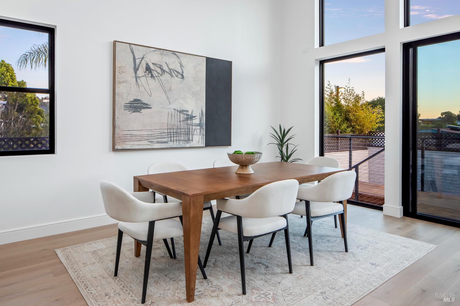 Detail Gallery Image 24 of 74 For 39 Strawberry Cir, Mill Valley,  CA 94941 - 4 Beds | 4 Baths