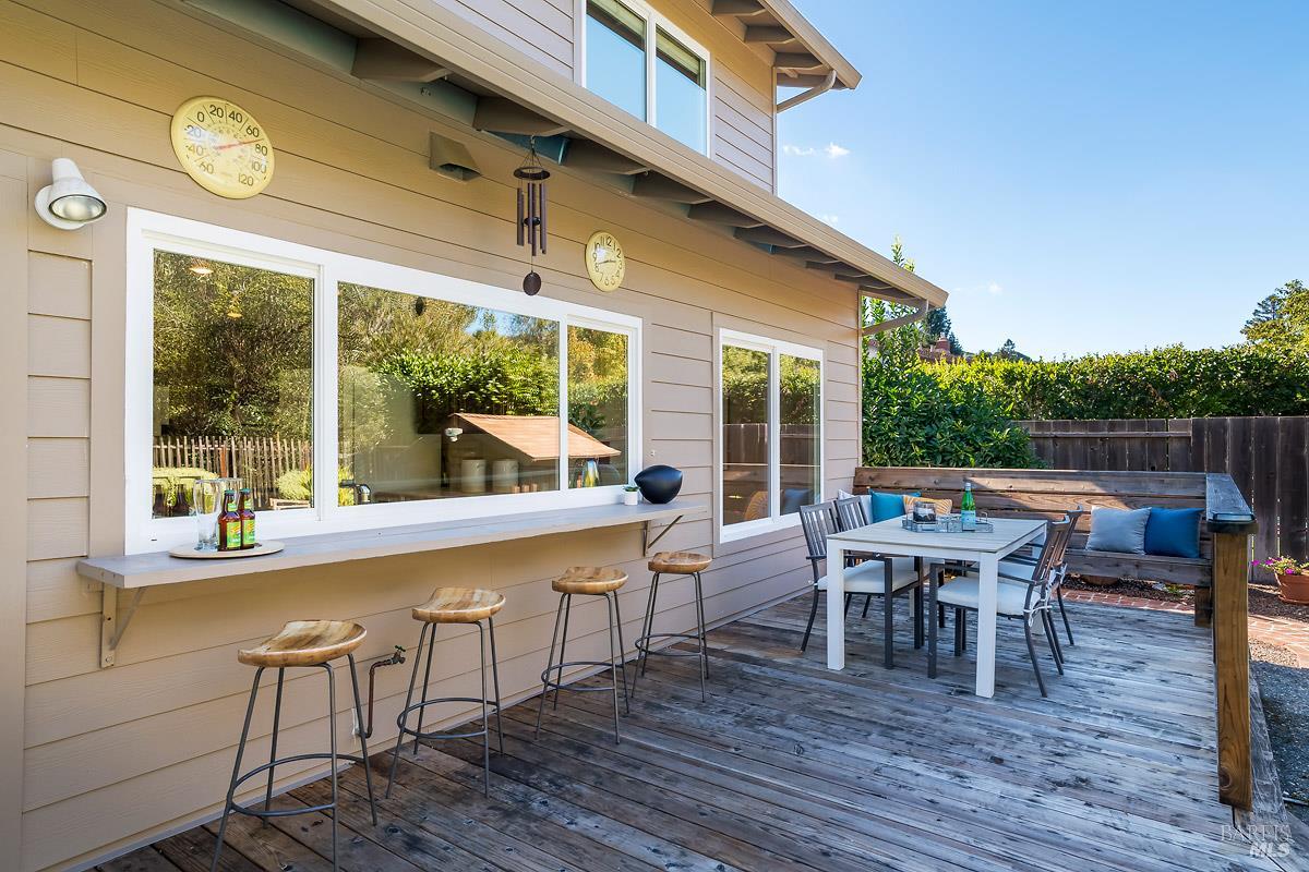 Detail Gallery Image 28 of 38 For 51 Mount Muir Ct, San Rafael,  CA 94903 - 5 Beds | 2/1 Baths