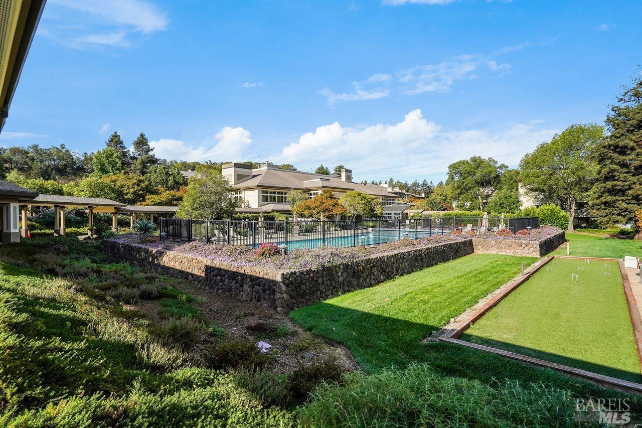 Detail Gallery Image 20 of 27 For 300 Deer Valley Rd 4e,  San Rafael,  CA 94903 - 1 Beds | 1 Baths