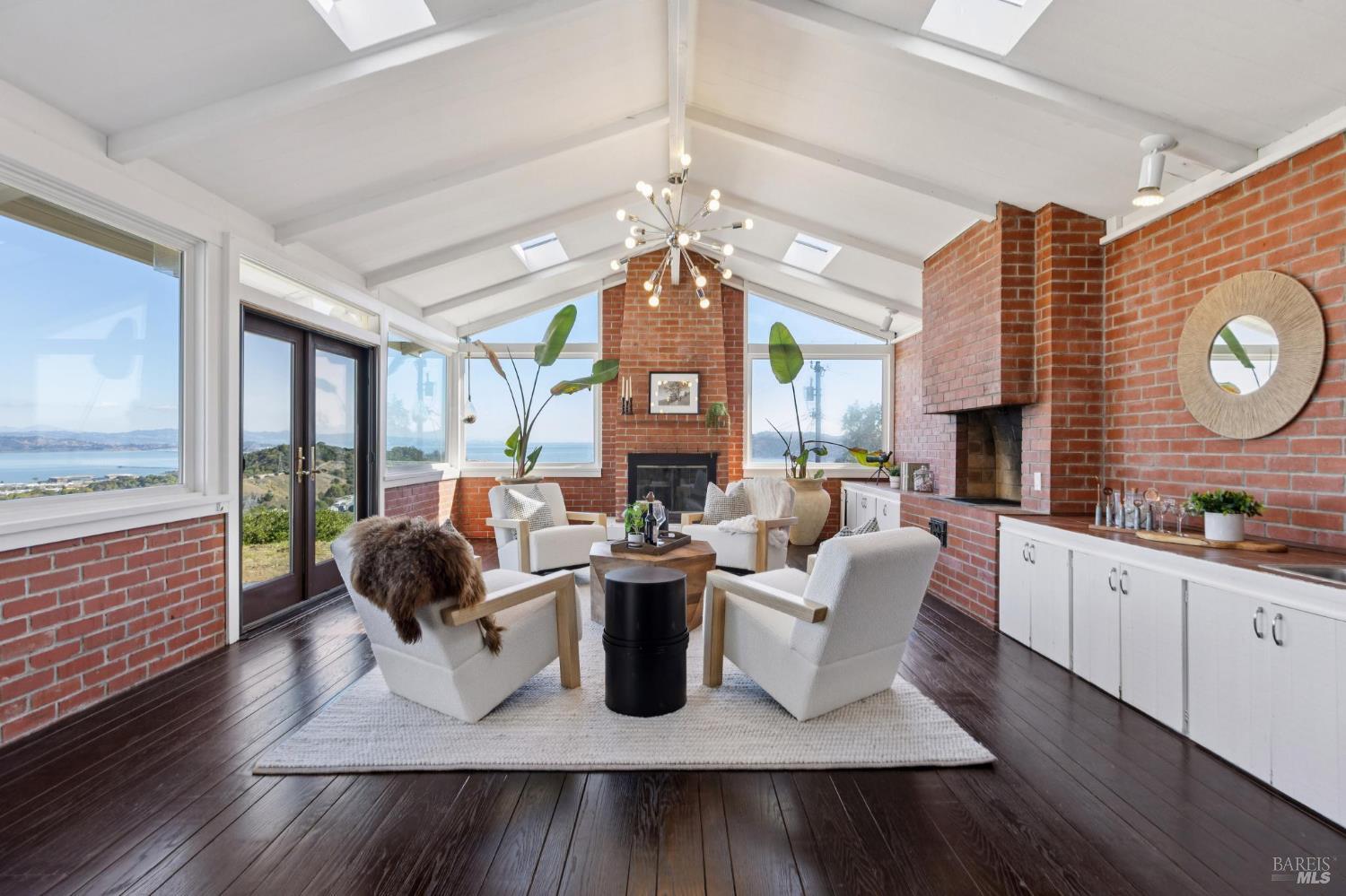 Detail Gallery Image 33 of 57 For 19 Mliss Ln, San Rafael,  CA 94901 - 4 Beds | 3 Baths