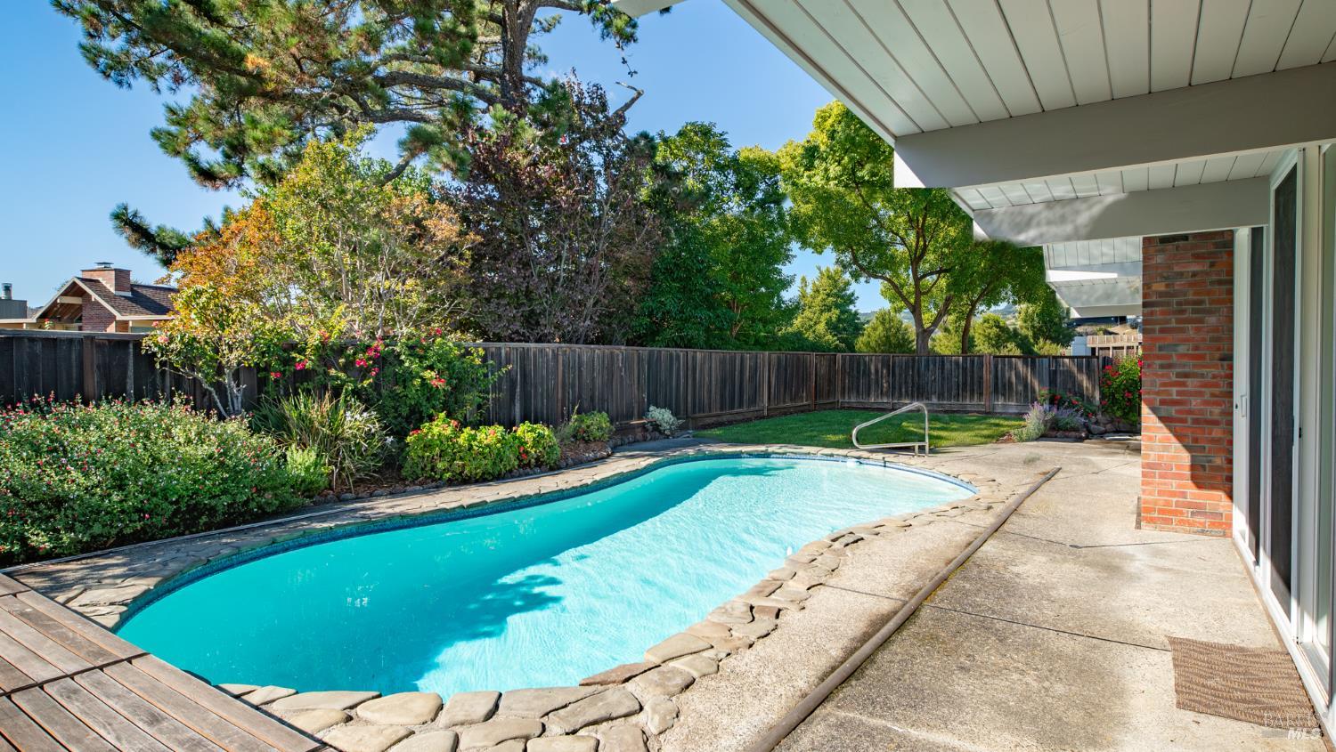 Detail Gallery Image 31 of 36 For 19 Mount Lassen Dr, San Rafael,  CA 94903 - 4 Beds | 2 Baths