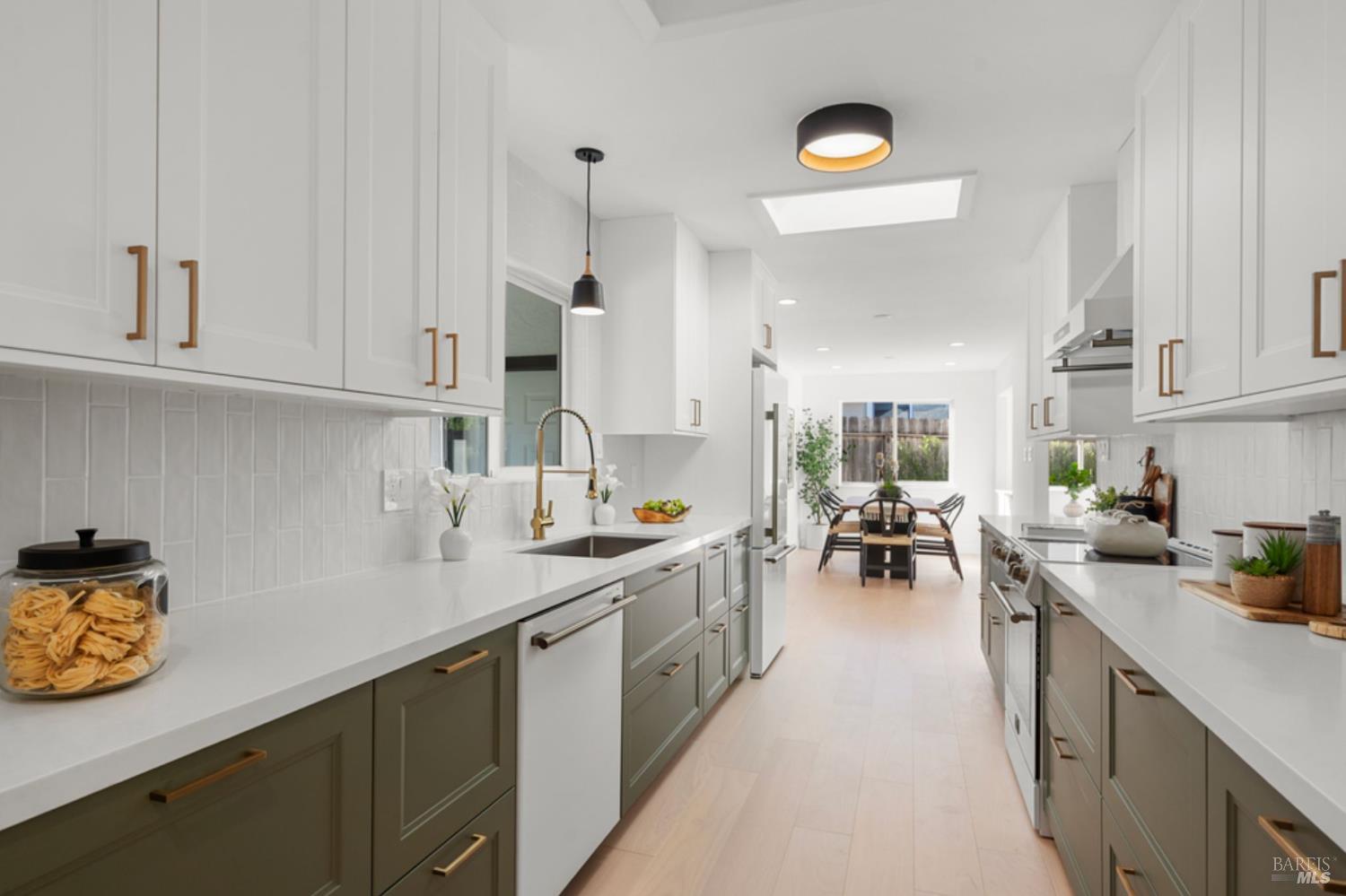 Detail Gallery Image 4 of 47 For 456 Alameda De La Loma Unkn, Novato,  CA 94949 - 3 Beds | 2 Baths