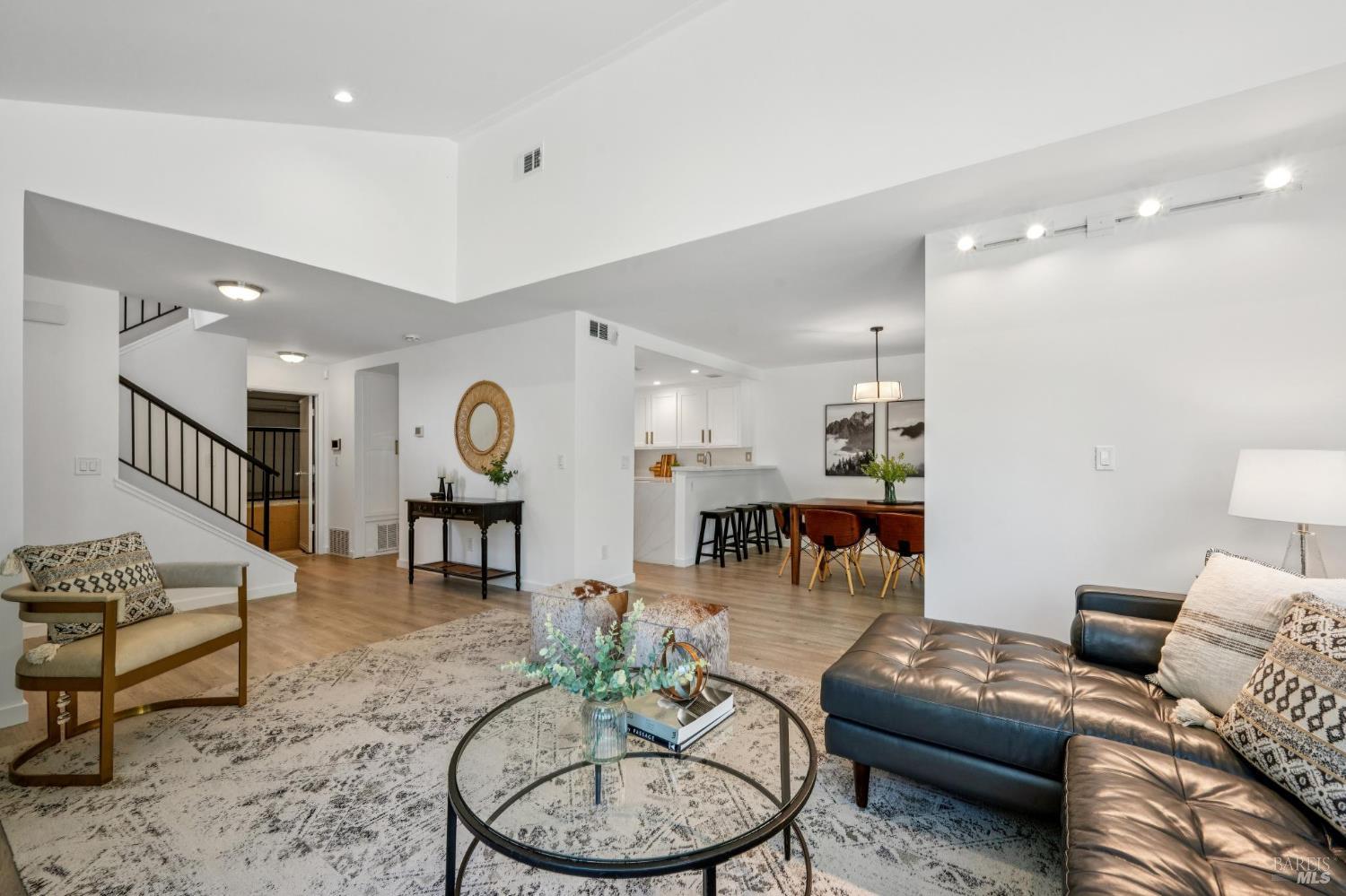 Detail Gallery Image 12 of 51 For 53 Flicker Dr, Novato,  CA 94949 - 3 Beds | 2/1 Baths