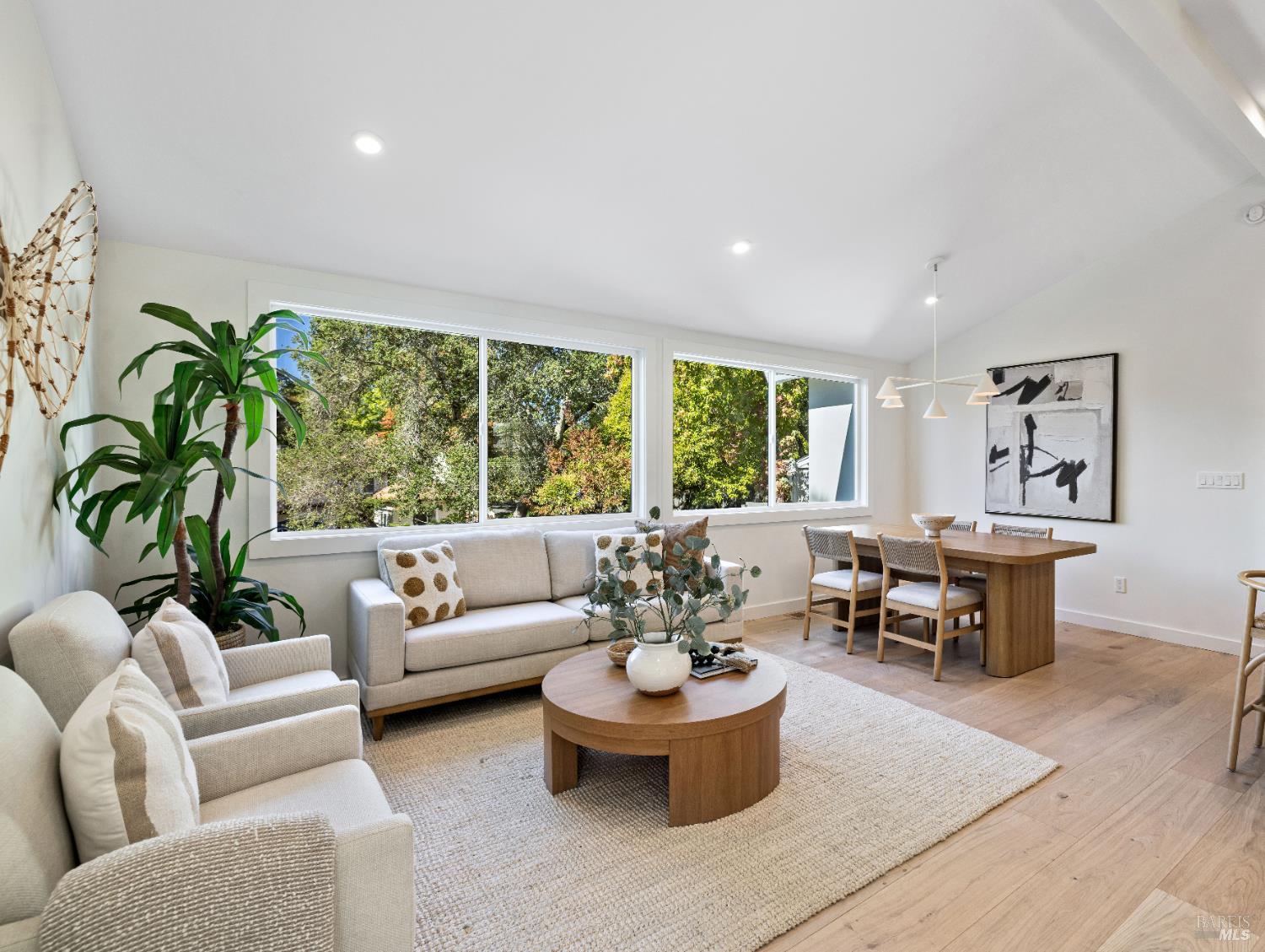 Detail Gallery Image 15 of 87 For 17285 Hillcrest Ave, Sonoma,  CA 95476 - 3 Beds | 3 Baths