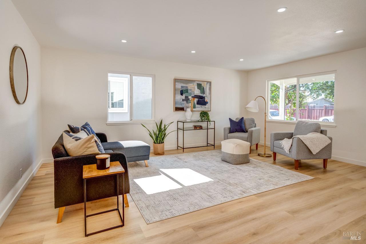 Detail Gallery Image 6 of 40 For 319 N West St, Vacaville,  CA 95688 - 3 Beds | 2 Baths