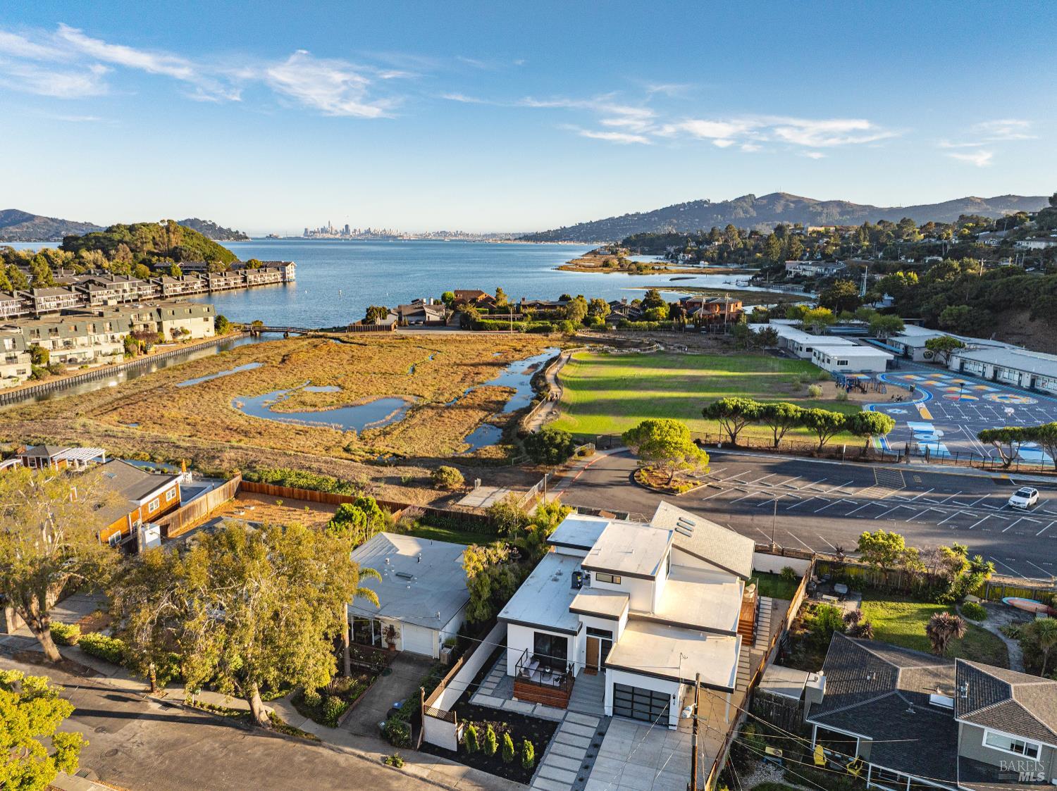 Detail Gallery Image 66 of 74 For 39 Strawberry Cir, Mill Valley,  CA 94941 - 4 Beds | 4 Baths