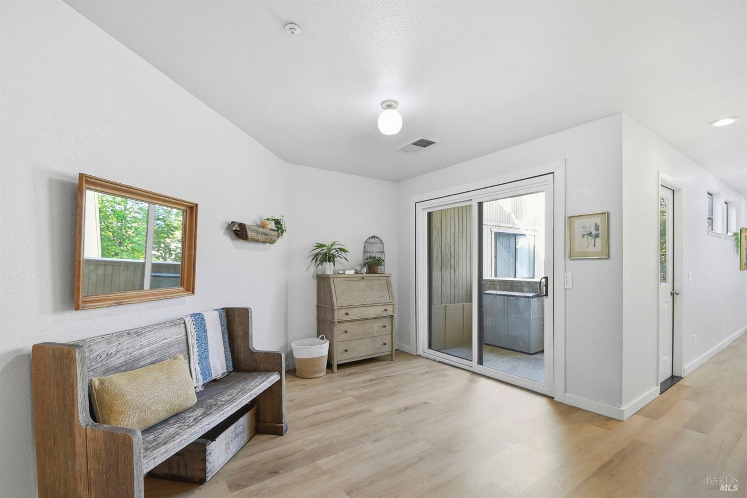 Detail Gallery Image 3 of 32 For 1536 Mission Blvd, Santa Rosa,  CA 95409 - 2 Beds | 2/1 Baths