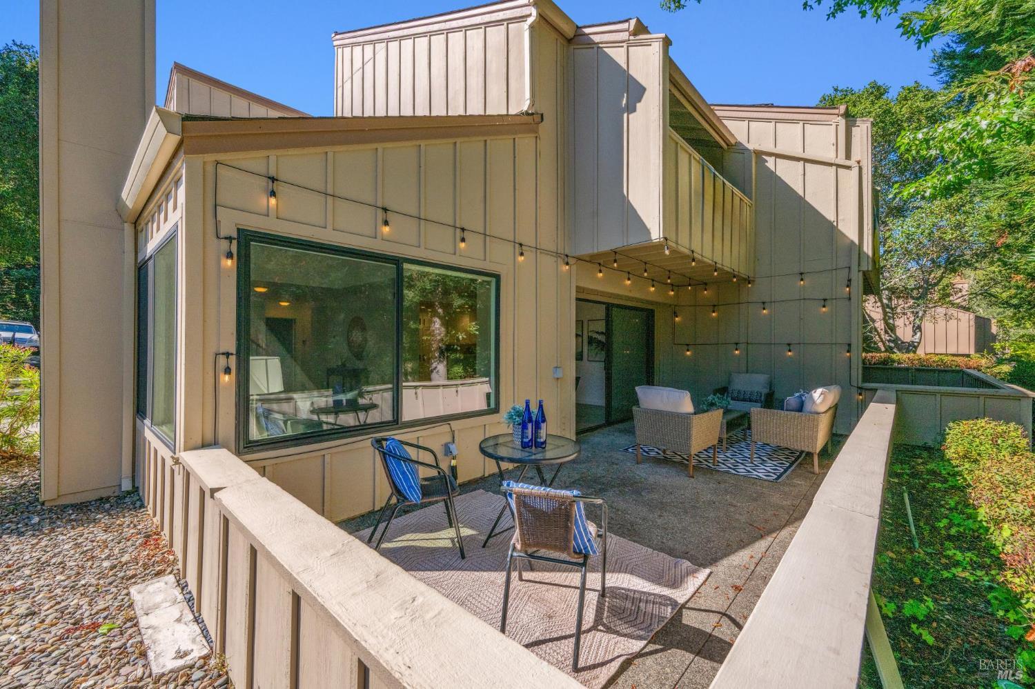 Detail Gallery Image 4 of 51 For 53 Flicker Dr, Novato,  CA 94949 - 3 Beds | 2/1 Baths