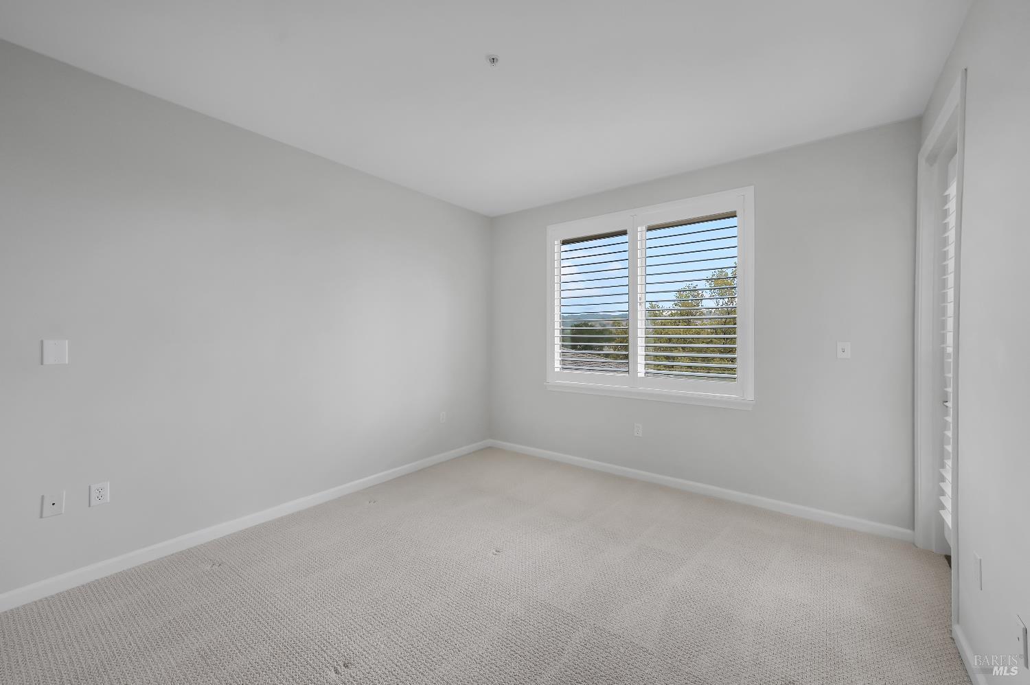 Detail Gallery Image 8 of 27 For 300 Deer Valley Rd 4e,  San Rafael,  CA 94903 - 1 Beds | 1 Baths