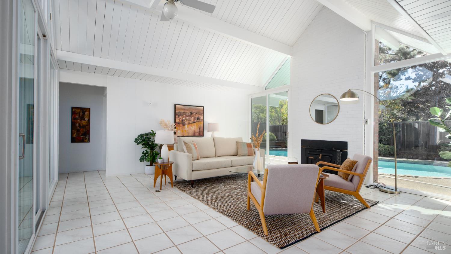 Detail Gallery Image 11 of 36 For 19 Mount Lassen Dr, San Rafael,  CA 94903 - 4 Beds | 2 Baths