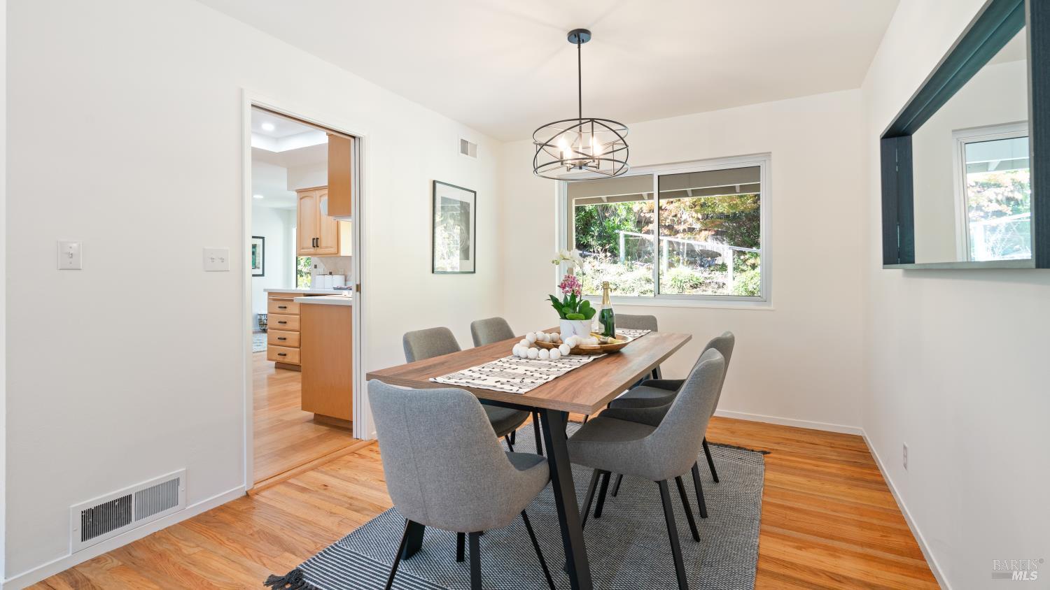 Detail Gallery Image 27 of 40 For 175 Rollingwood Dr, San Rafael,  CA 94901 - 3 Beds | 2 Baths