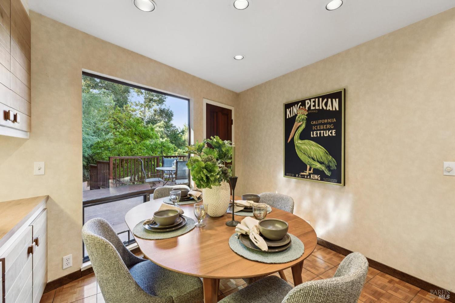 Detail Gallery Image 20 of 76 For 2060 Oak Ridge Dr, Santa Rosa,  CA 95404 - 3 Beds | 2 Baths