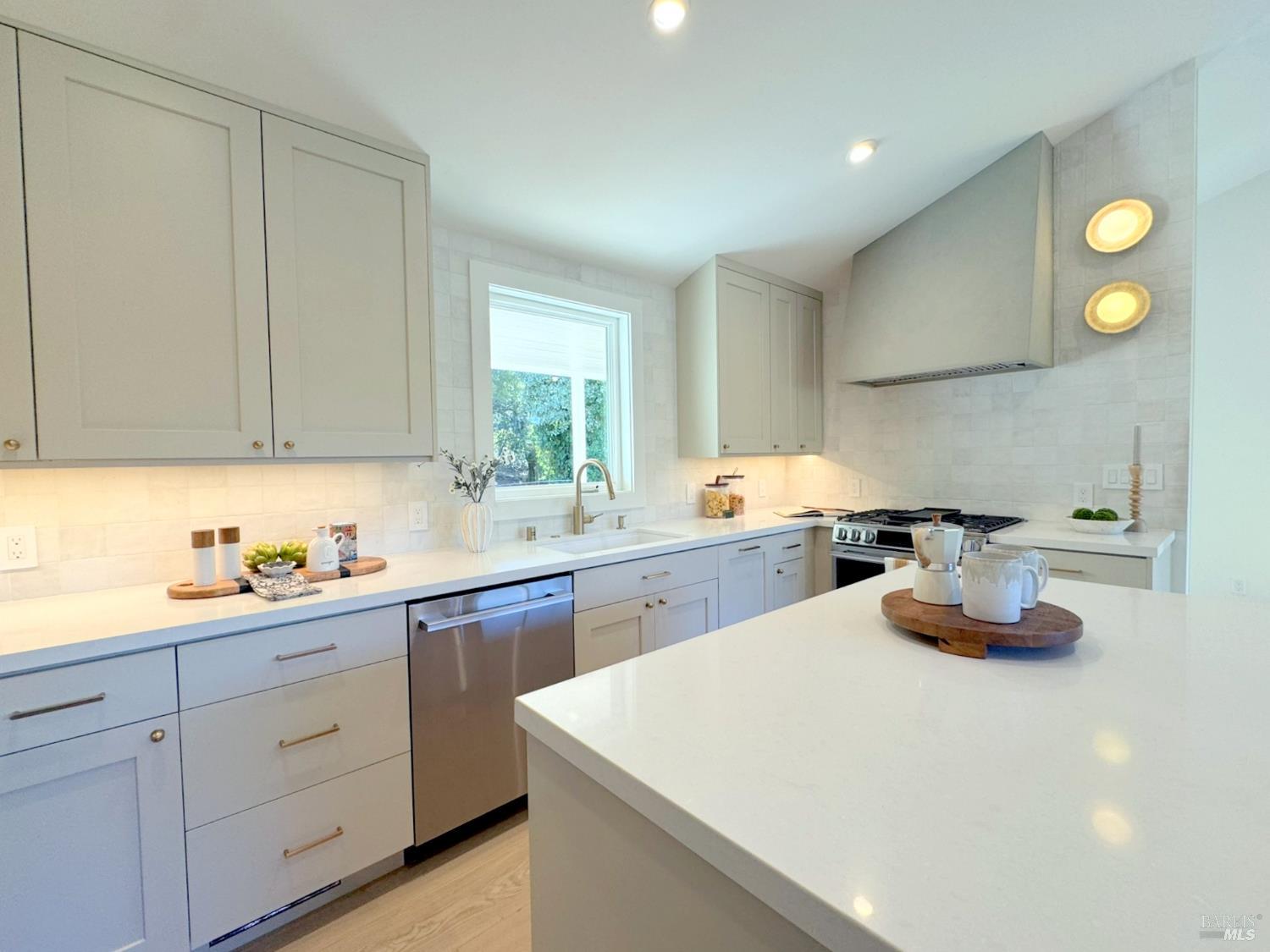 Detail Gallery Image 25 of 87 For 17285 Hillcrest Ave, Sonoma,  CA 95476 - 3 Beds | 3 Baths