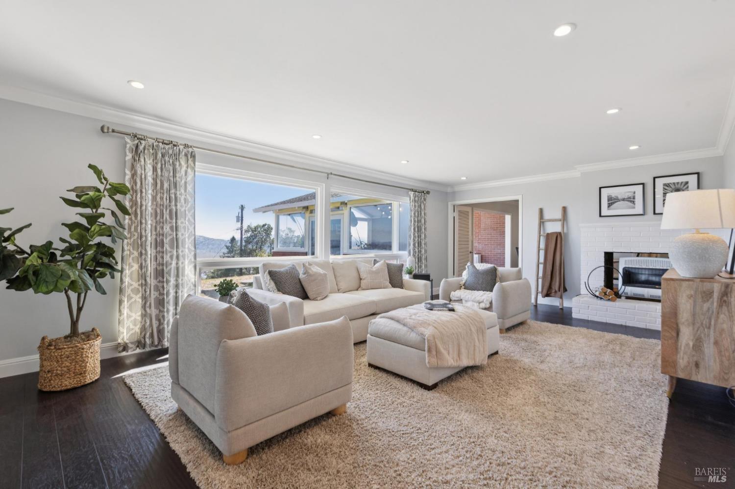 Detail Gallery Image 16 of 57 For 19 Mliss Ln, San Rafael,  CA 94901 - 4 Beds | 3 Baths