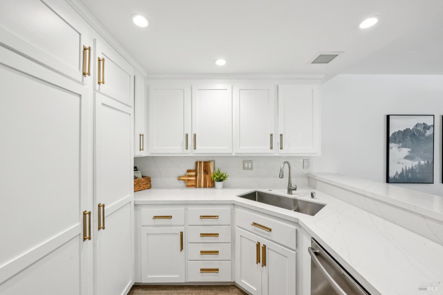 Detail Gallery Image 23 of 51 For 53 Flicker Dr, Novato,  CA 94949 - 3 Beds | 2/1 Baths