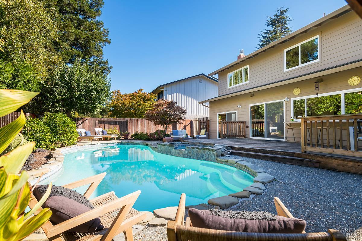 Detail Gallery Image 32 of 38 For 51 Mount Muir Ct, San Rafael,  CA 94903 - 5 Beds | 2/1 Baths