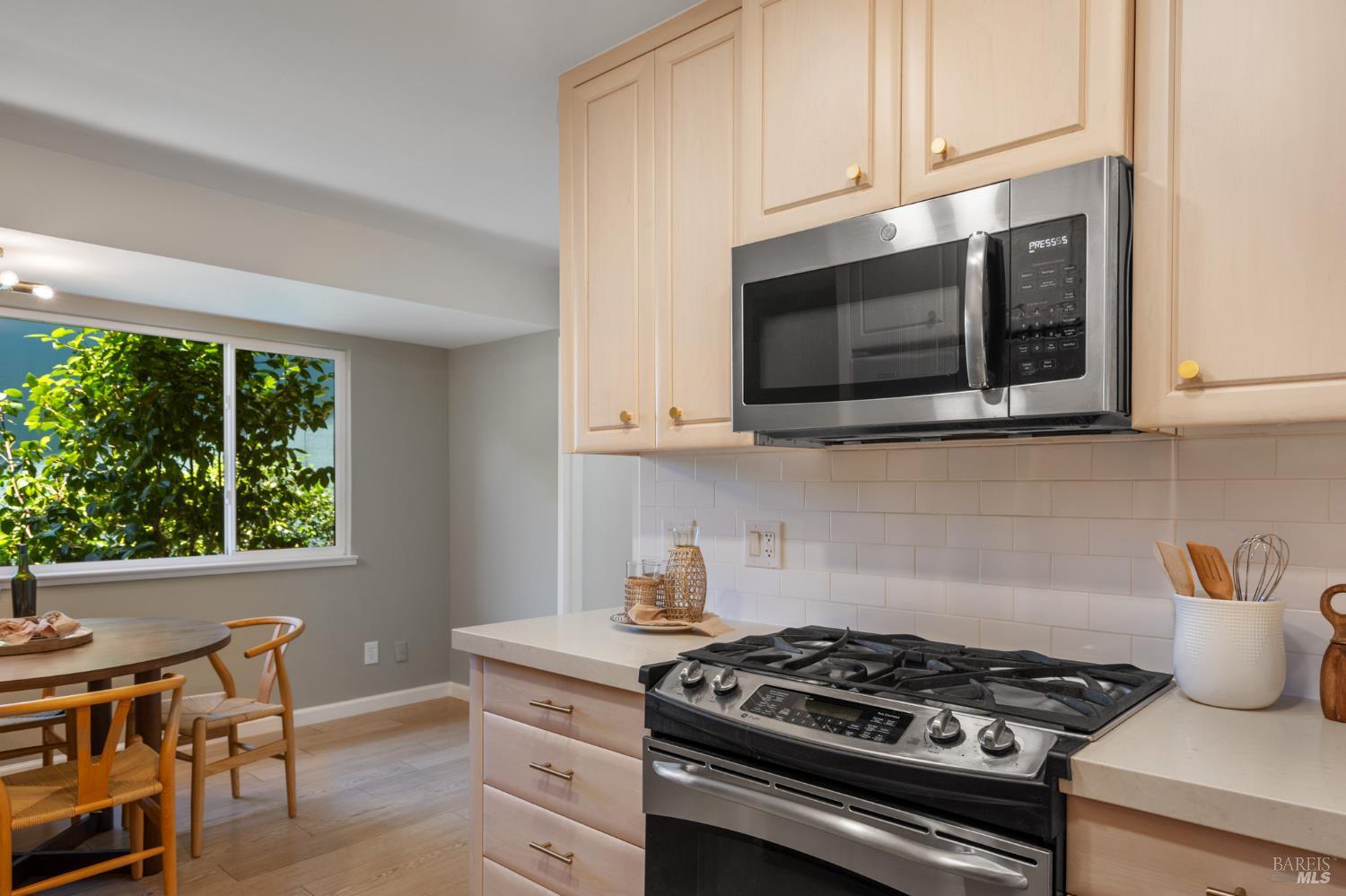 Detail Gallery Image 23 of 41 For 29 Porto Bello Dr, San Rafael,  CA 94901 - 2 Beds | 2/1 Baths