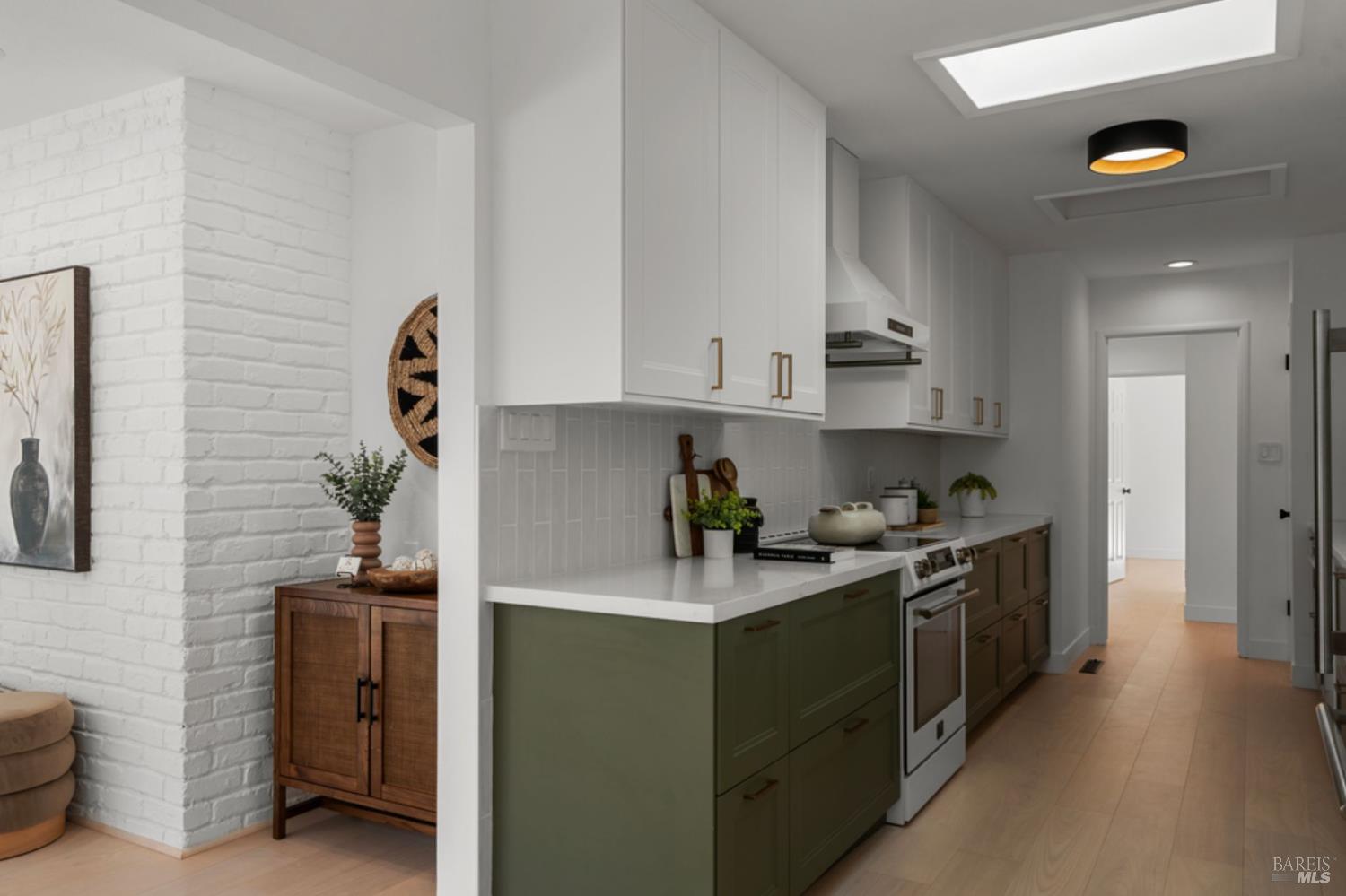 Detail Gallery Image 8 of 47 For 456 Alameda De La Loma Unkn, Novato,  CA 94949 - 3 Beds | 2 Baths