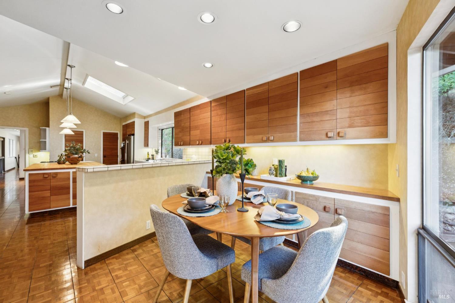 Detail Gallery Image 21 of 76 For 2060 Oak Ridge Dr, Santa Rosa,  CA 95404 - 3 Beds | 2 Baths