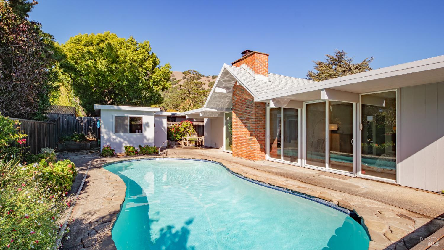 Detail Gallery Image 30 of 36 For 19 Mount Lassen Dr, San Rafael,  CA 94903 - 4 Beds | 2 Baths