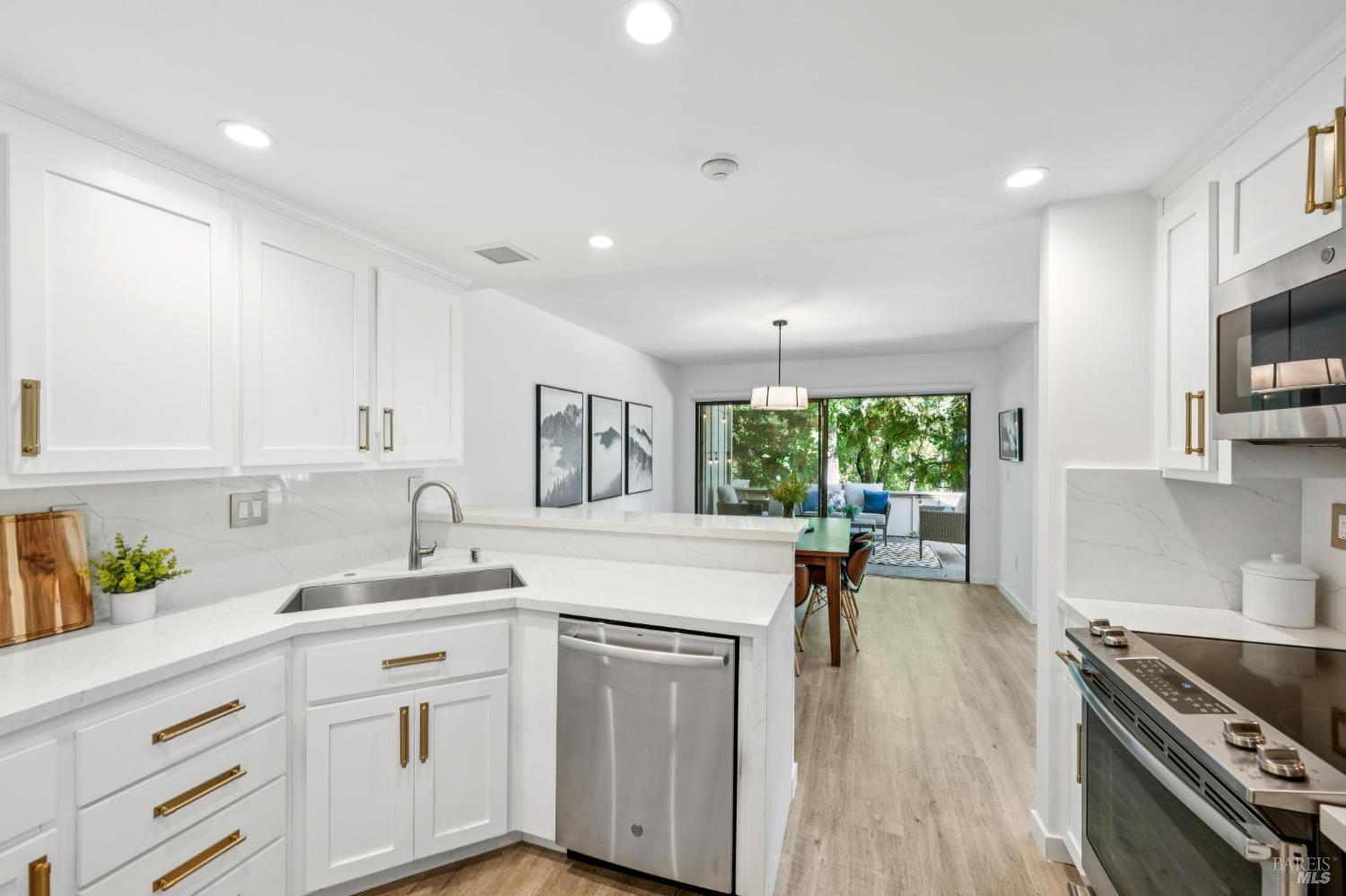 Detail Gallery Image 20 of 51 For 53 Flicker Dr, Novato,  CA 94949 - 3 Beds | 2/1 Baths