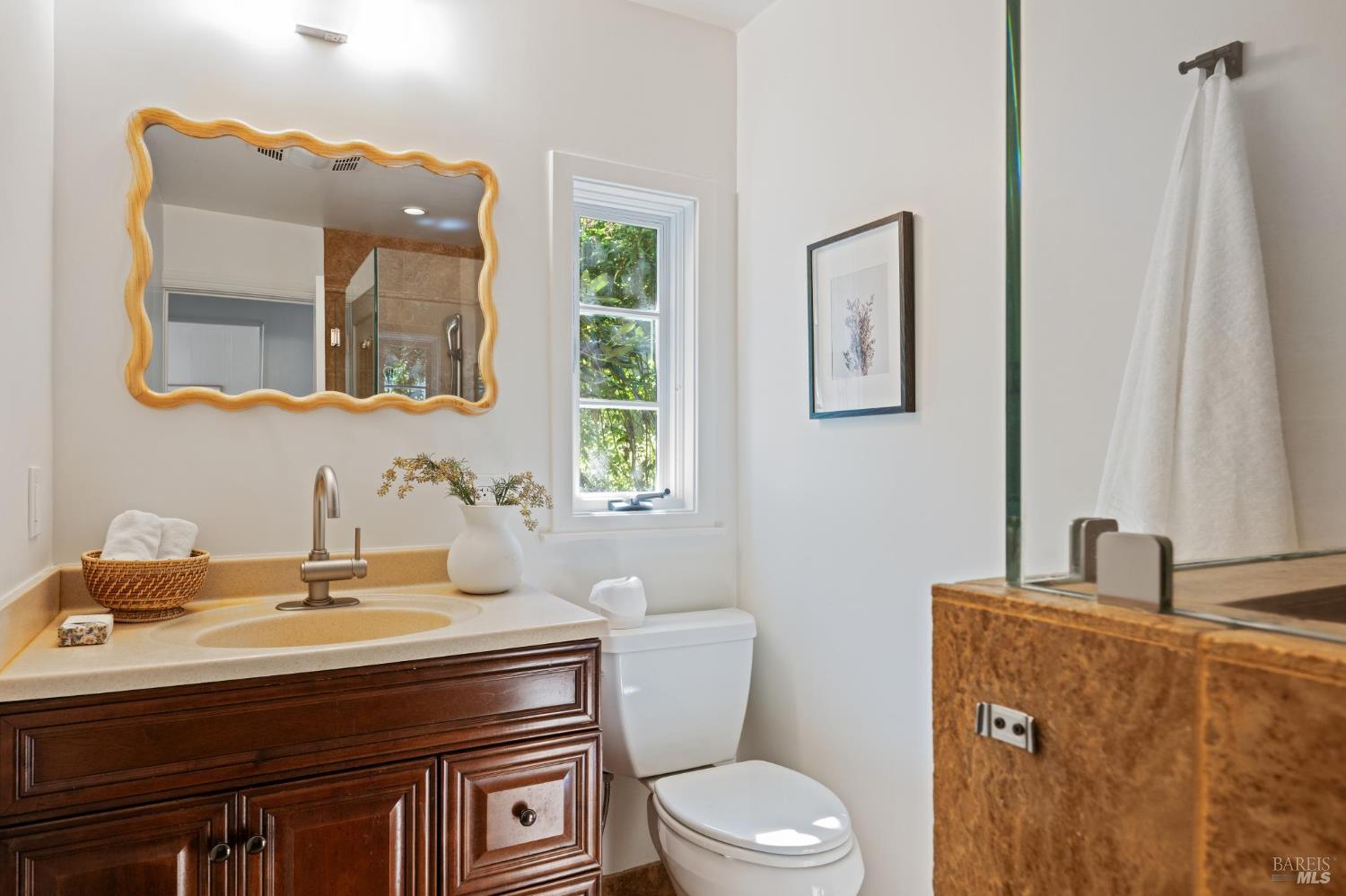 Detail Gallery Image 10 of 22 For 647 Northern Ave, Mill Valley,  CA 94941 - 2 Beds | 1 Baths