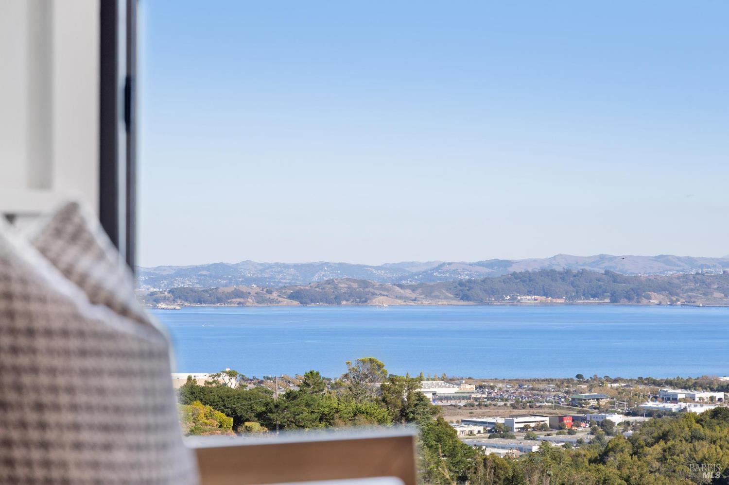 Detail Gallery Image 17 of 57 For 19 Mliss Ln, San Rafael,  CA 94901 - 4 Beds | 3 Baths