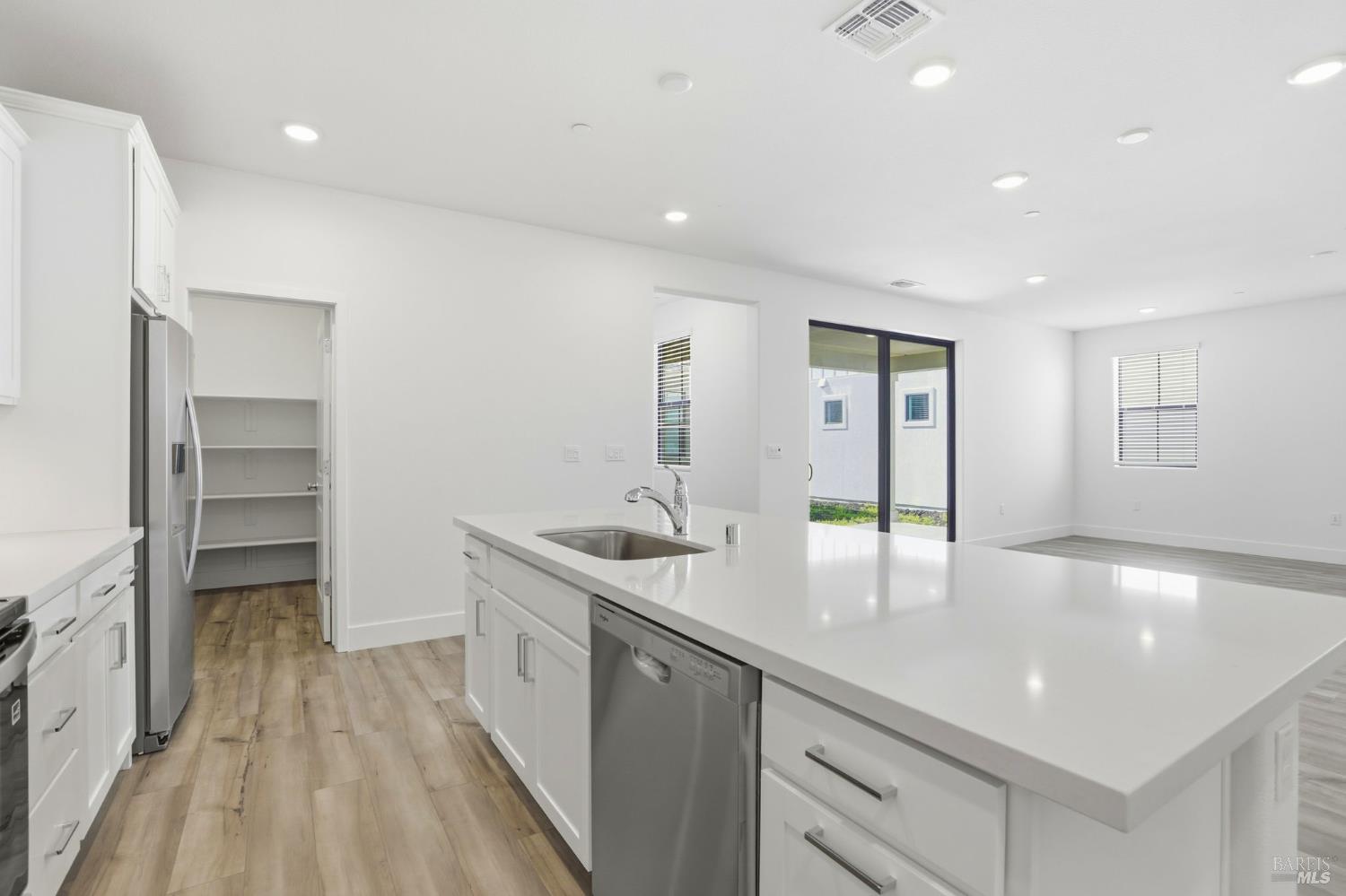 Detail Gallery Image 3 of 11 For 9021 Camino Colegio Rd, Rohnert Park,  CA 94928 - 4 Beds | 3/1 Baths