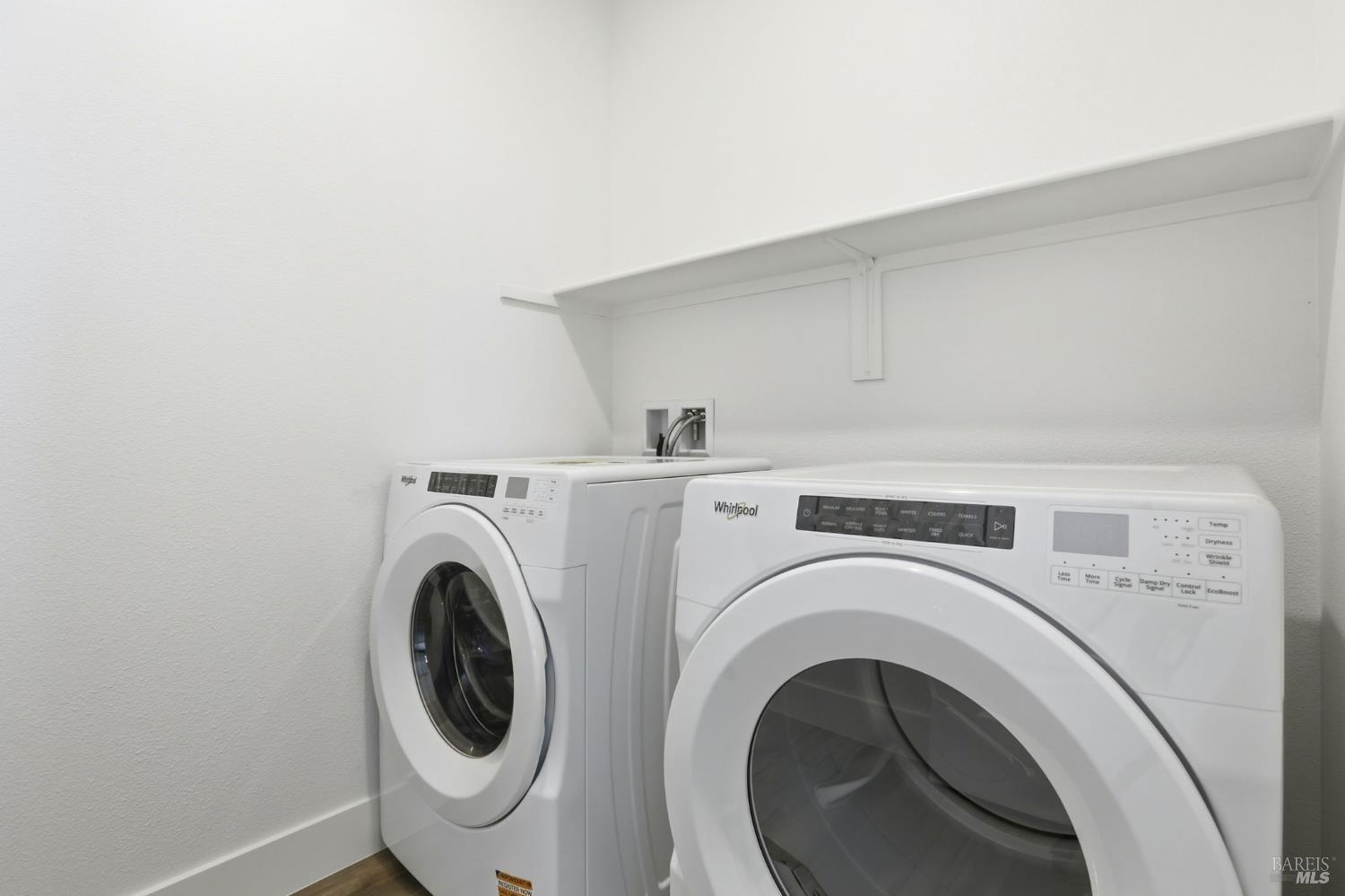 Detail Gallery Image 9 of 11 For 9021 Camino Colegio Rd, Rohnert Park,  CA 94928 - 4 Beds | 3/1 Baths