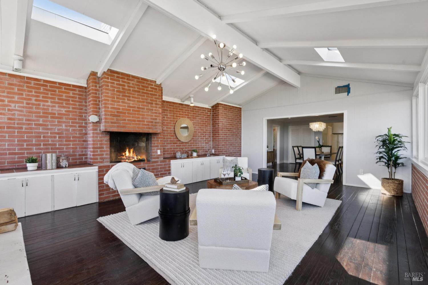 Detail Gallery Image 38 of 57 For 19 Mliss Ln, San Rafael,  CA 94901 - 4 Beds | 3 Baths