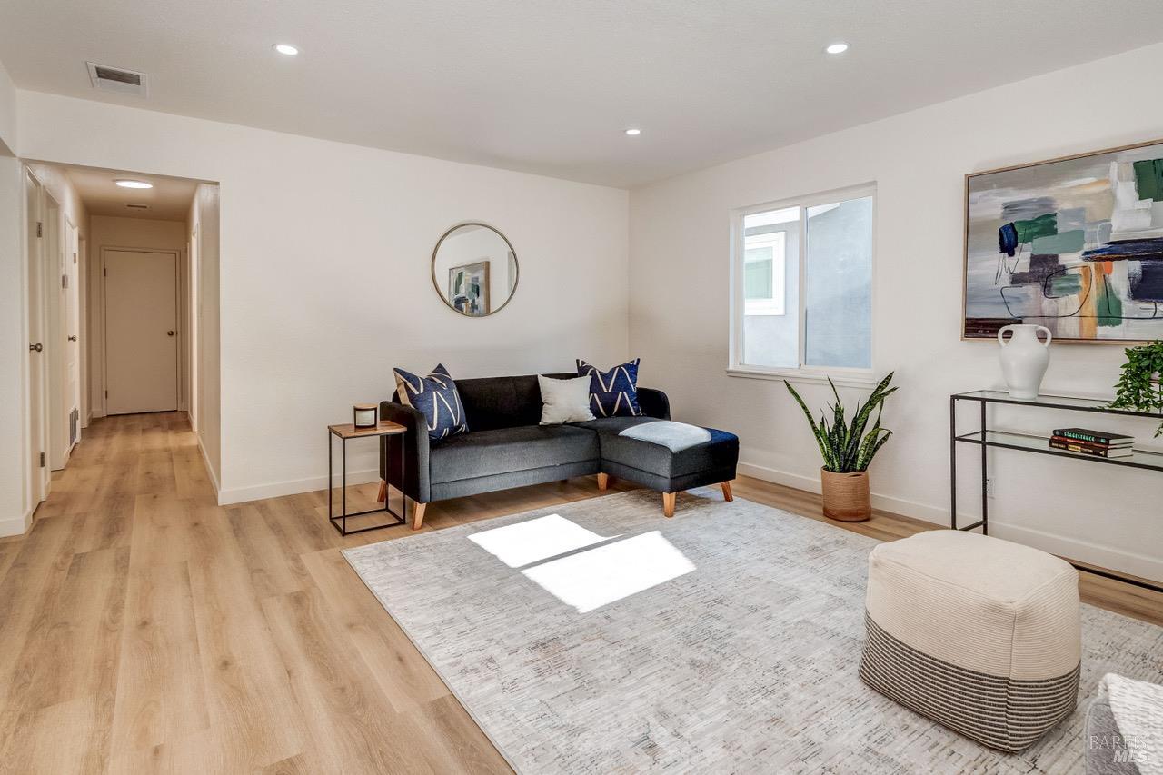 Detail Gallery Image 9 of 40 For 319 N West St, Vacaville,  CA 95688 - 3 Beds | 2 Baths