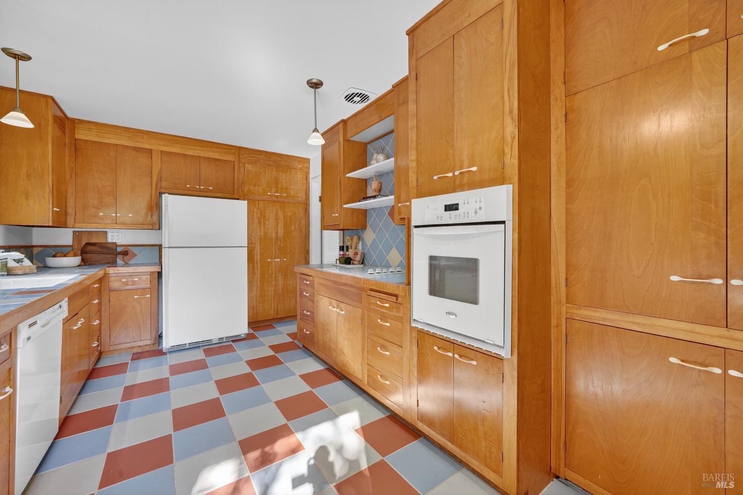 Detail Gallery Image 17 of 60 For 32 Los Robles Dr, San Rafael,  CA 94901 - 4 Beds | 3 Baths