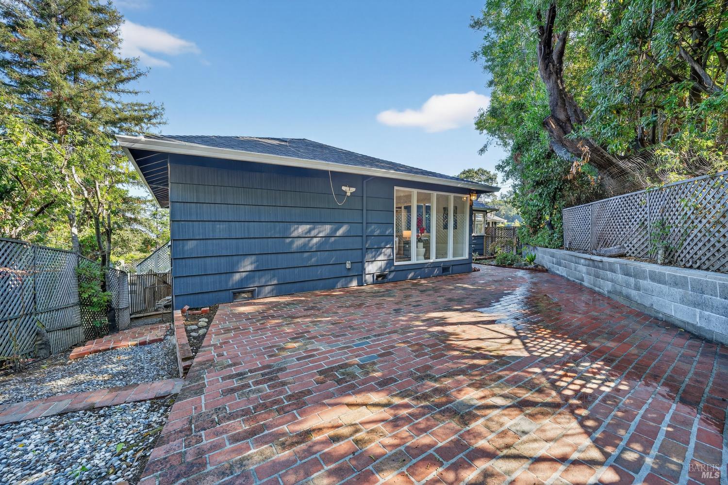 Detail Gallery Image 43 of 60 For 32 Los Robles Dr, San Rafael,  CA 94901 - 4 Beds | 3 Baths