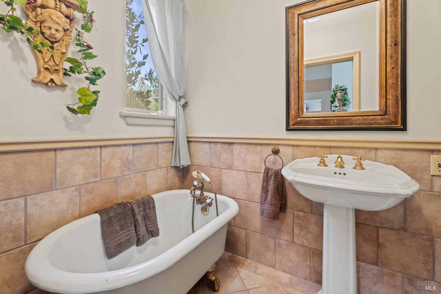 Detail Gallery Image 20 of 56 For 800 Boonville Rd, Ukiah,  CA 95482 - 4 Beds | 4 Baths