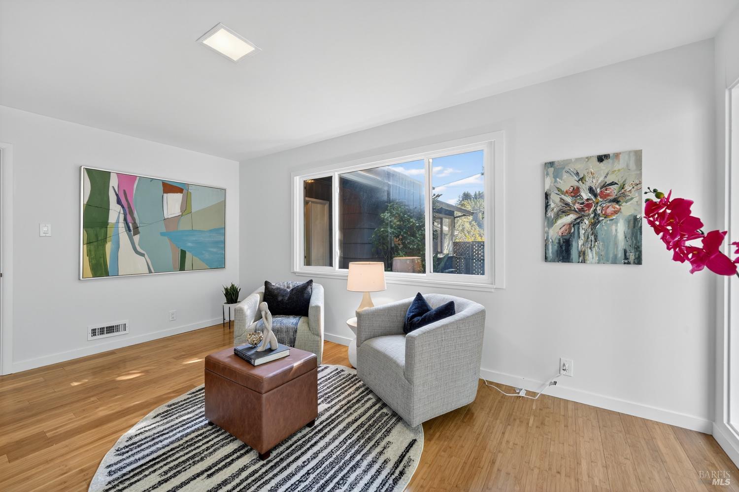 Detail Gallery Image 20 of 60 For 32 Los Robles Dr, San Rafael,  CA 94901 - 4 Beds | 3 Baths