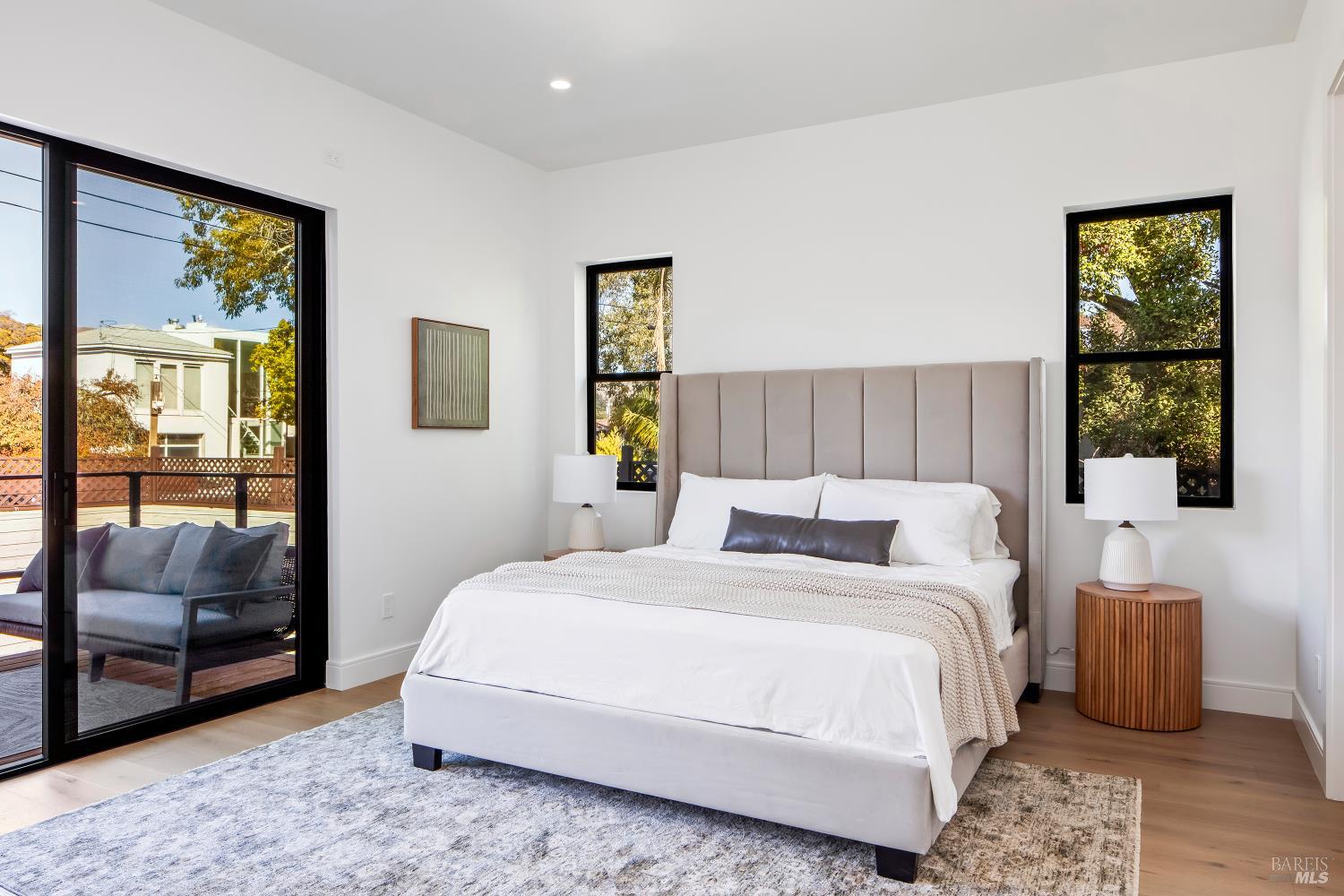 Detail Gallery Image 27 of 74 For 39 Strawberry Cir, Mill Valley,  CA 94941 - 4 Beds | 4 Baths