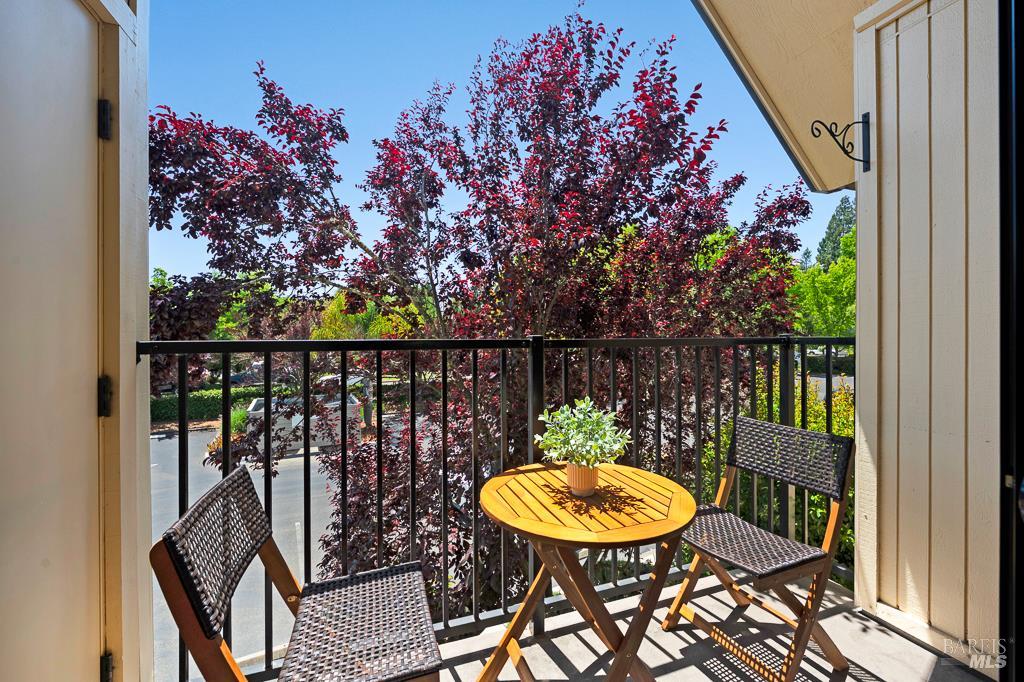 Detail Gallery Image 8 of 20 For 204 Foss Creek Cir #B,  Healdsburg,  CA 95448 - 2 Beds | 2 Baths