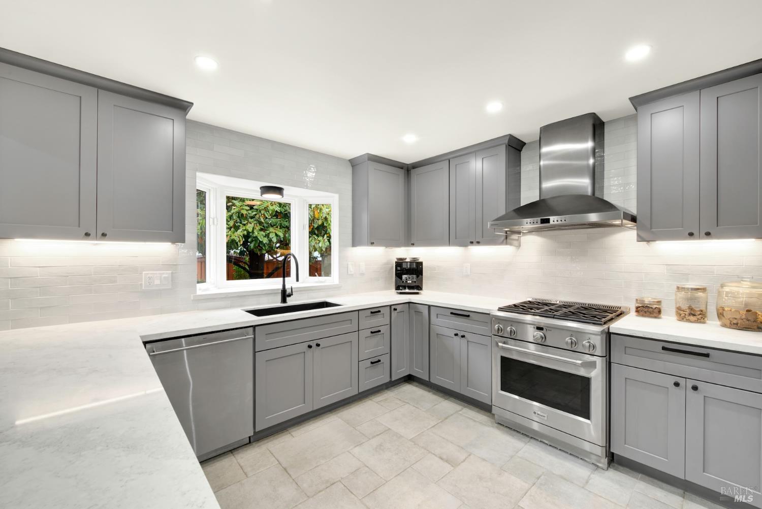 Detail Gallery Image 4 of 42 For 2407 Norton St, Napa,  CA 94558 - 3 Beds | 2 Baths