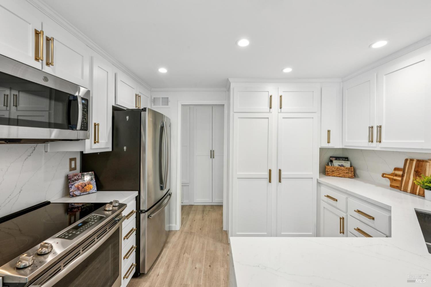 Detail Gallery Image 19 of 51 For 53 Flicker Dr, Novato,  CA 94949 - 3 Beds | 2/1 Baths