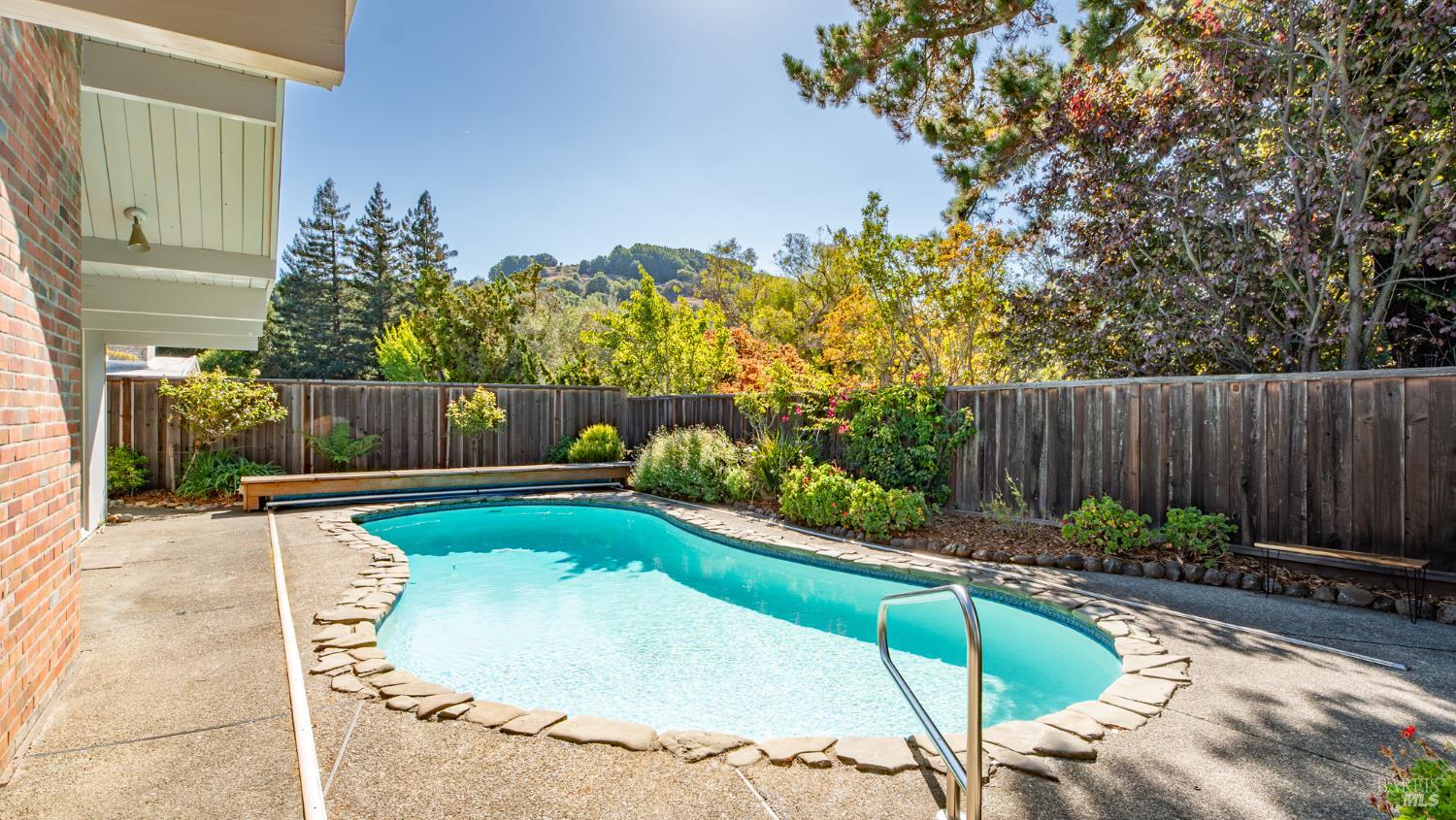 Detail Gallery Image 29 of 36 For 19 Mount Lassen Dr, San Rafael,  CA 94903 - 4 Beds | 2 Baths