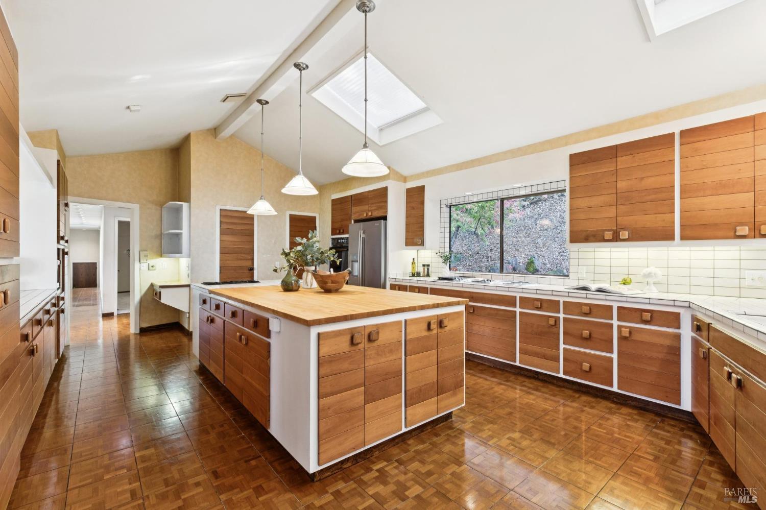 Detail Gallery Image 13 of 76 For 2060 Oak Ridge Dr, Santa Rosa,  CA 95404 - 3 Beds | 2 Baths