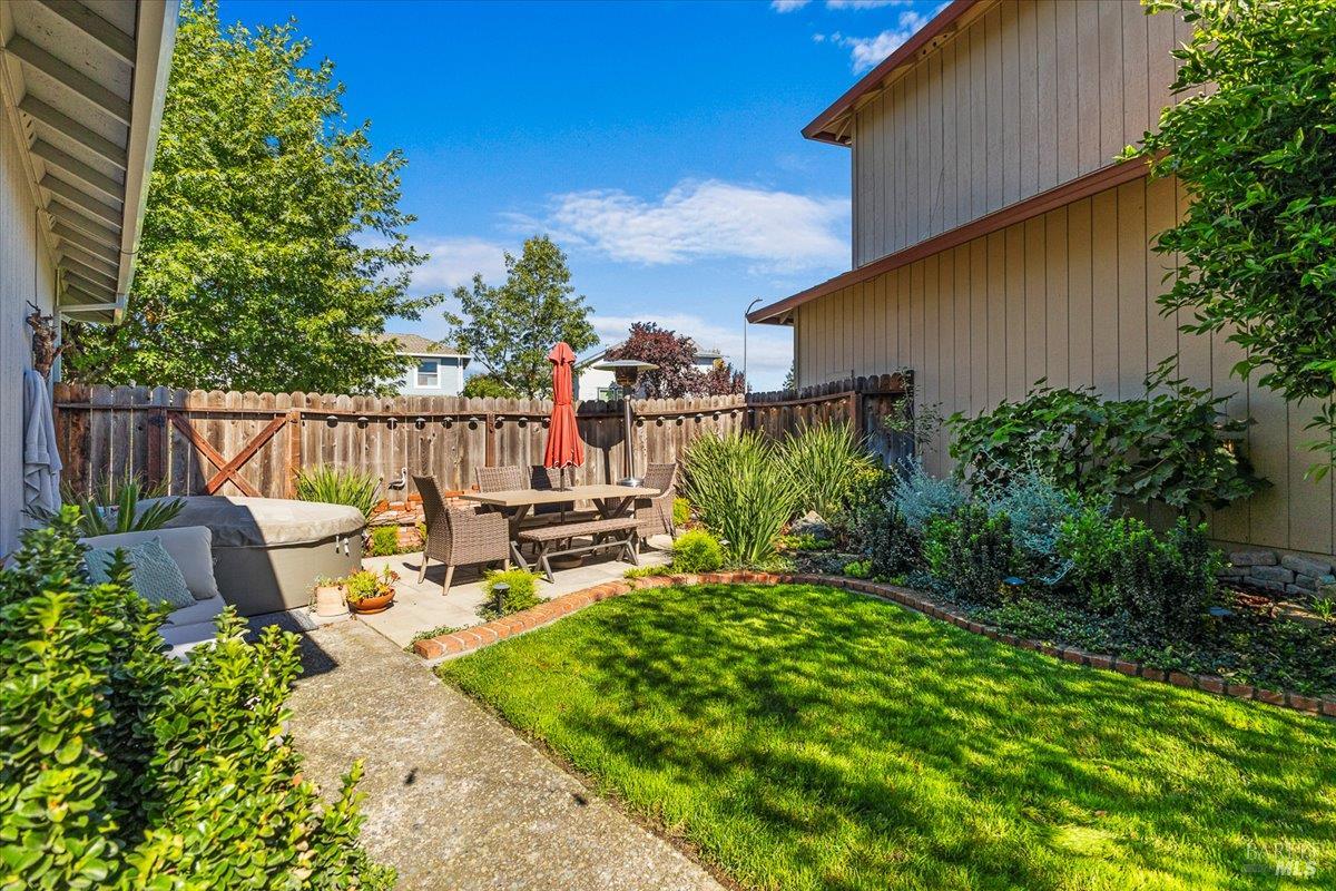 Detail Gallery Image 18 of 25 For 2522 Sam Dr, Santa Rosa,  CA 95403 - 2 Beds | 1/1 Baths