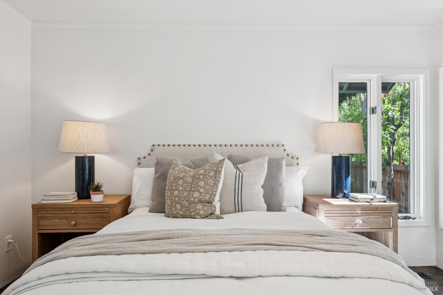 Detail Gallery Image 9 of 22 For 647 Northern Ave, Mill Valley,  CA 94941 - 2 Beds | 1 Baths