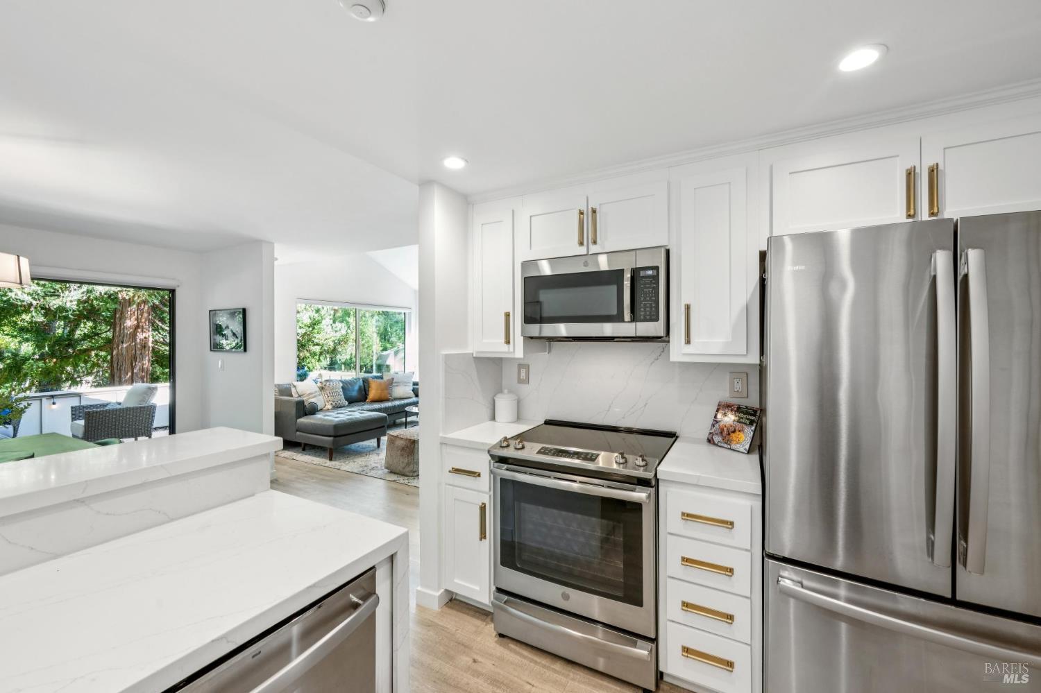 Detail Gallery Image 22 of 51 For 53 Flicker Dr, Novato,  CA 94949 - 3 Beds | 2/1 Baths