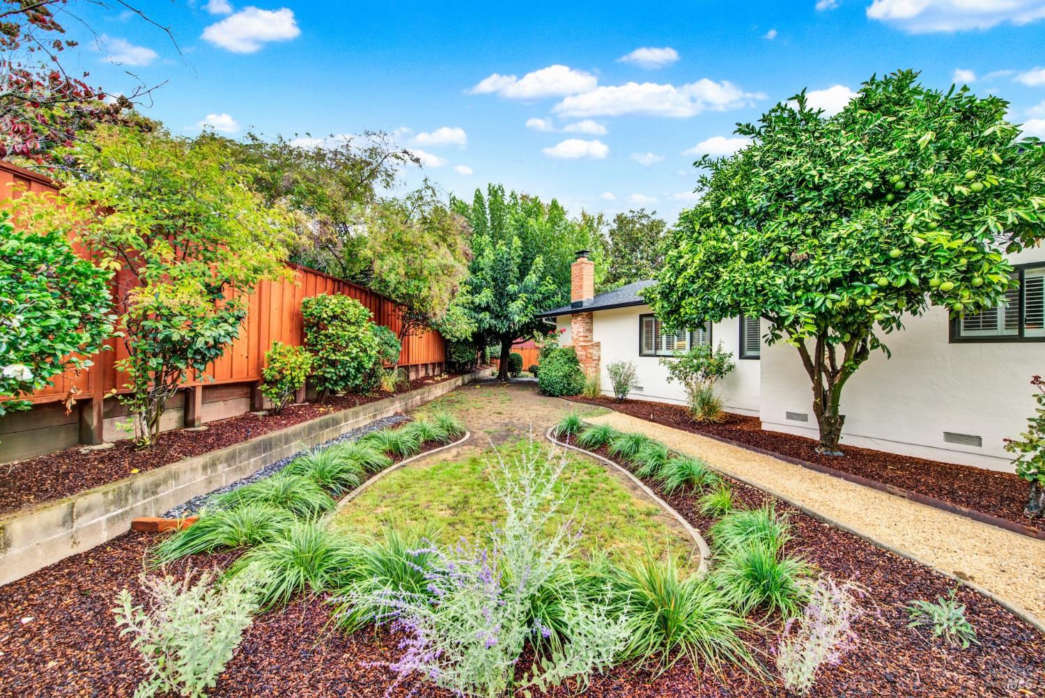 Detail Gallery Image 8 of 42 For 2407 Norton St, Napa,  CA 94558 - 3 Beds | 2 Baths