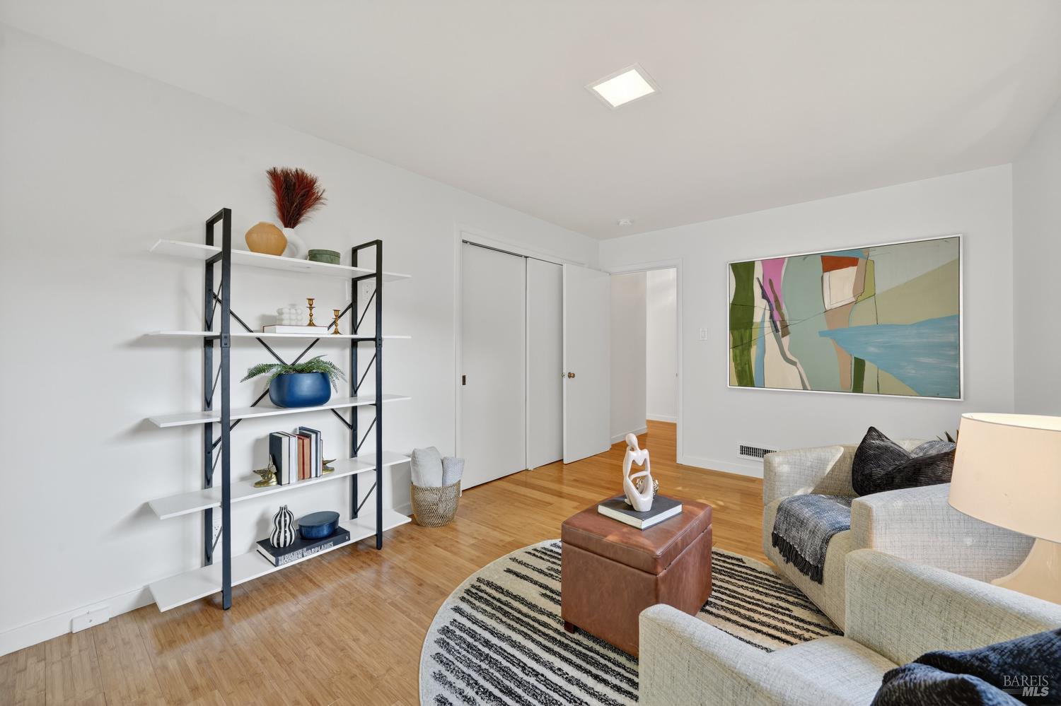 Detail Gallery Image 21 of 60 For 32 Los Robles Dr, San Rafael,  CA 94901 - 4 Beds | 3 Baths